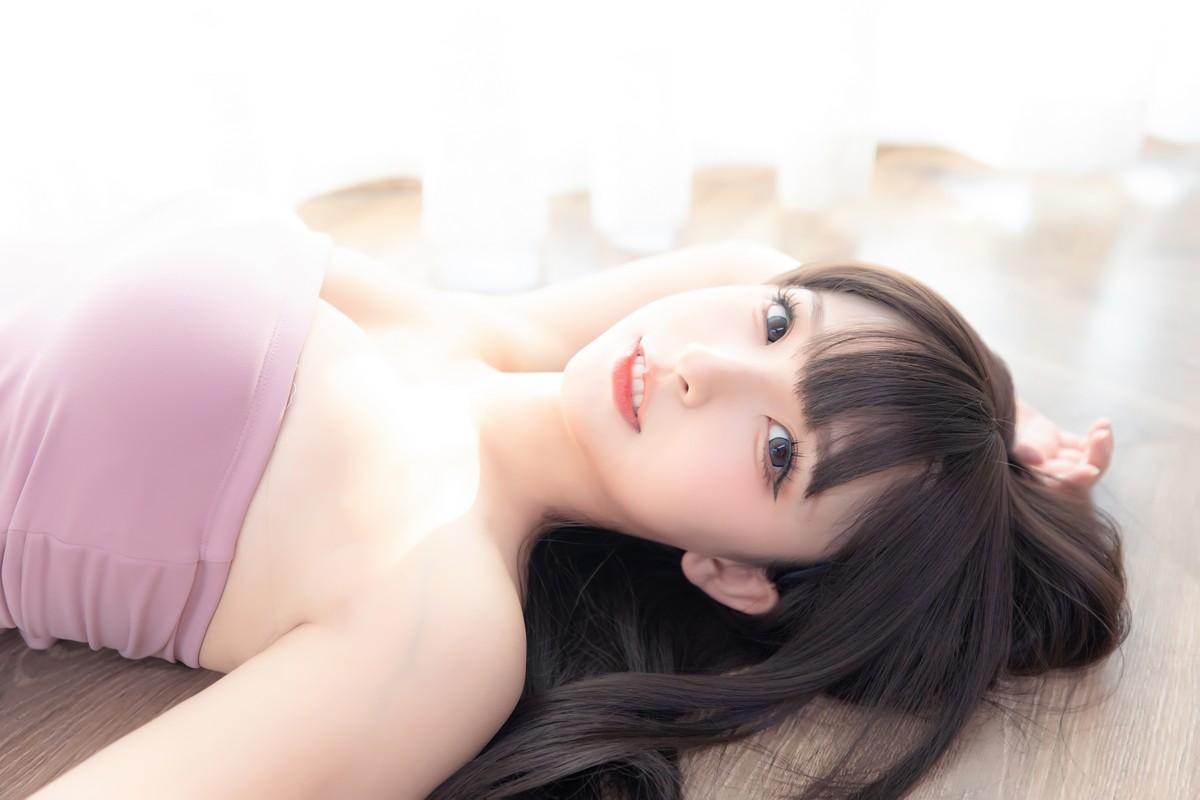 xgyw.top_萝莉美女神楽坂真冬草莓蜜桃主题私房性感粉色运动服饰秀完美身材诱惑写真75P