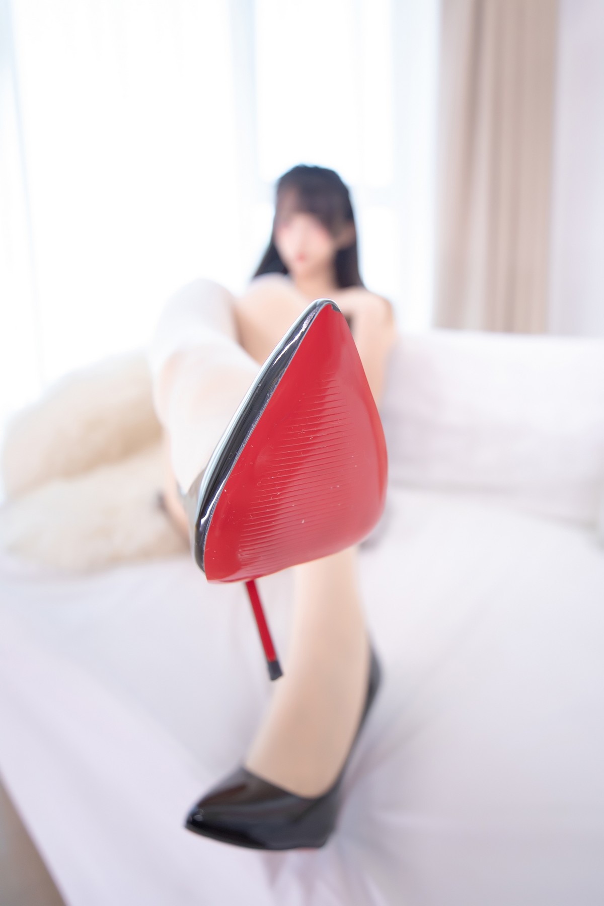 xgyw.top_萝莉美女神楽坂真冬午后红茶主题私房低胸吊带裙配超薄肉丝秀翘臀诱惑写真75P