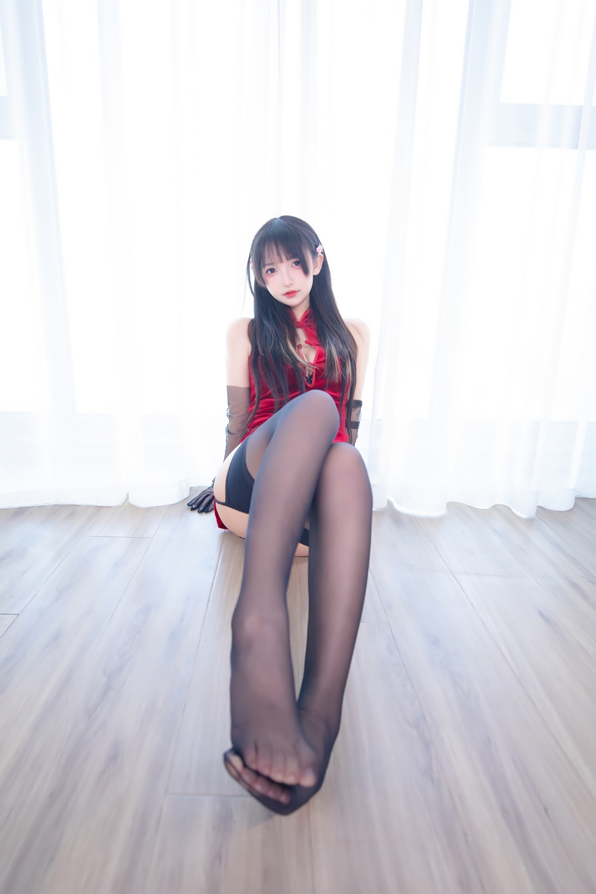 xgyw.top_萝莉美女神楽坂真冬甜蜜皮鞭主题私房性感红色旗袍配黑丝吊袜极致魅惑写真75P