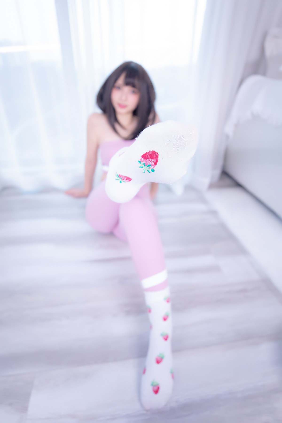 xgyw.top_萝莉美女神楽坂真冬草莓蜜桃主题私房性感粉色运动服饰秀完美身材诱惑写真75P