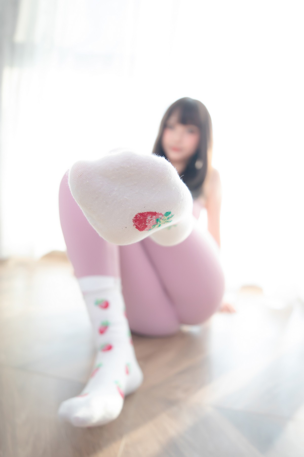 xgyw.top_萝莉美女神楽坂真冬草莓蜜桃主题私房性感粉色运动服饰秀完美身材诱惑写真75P