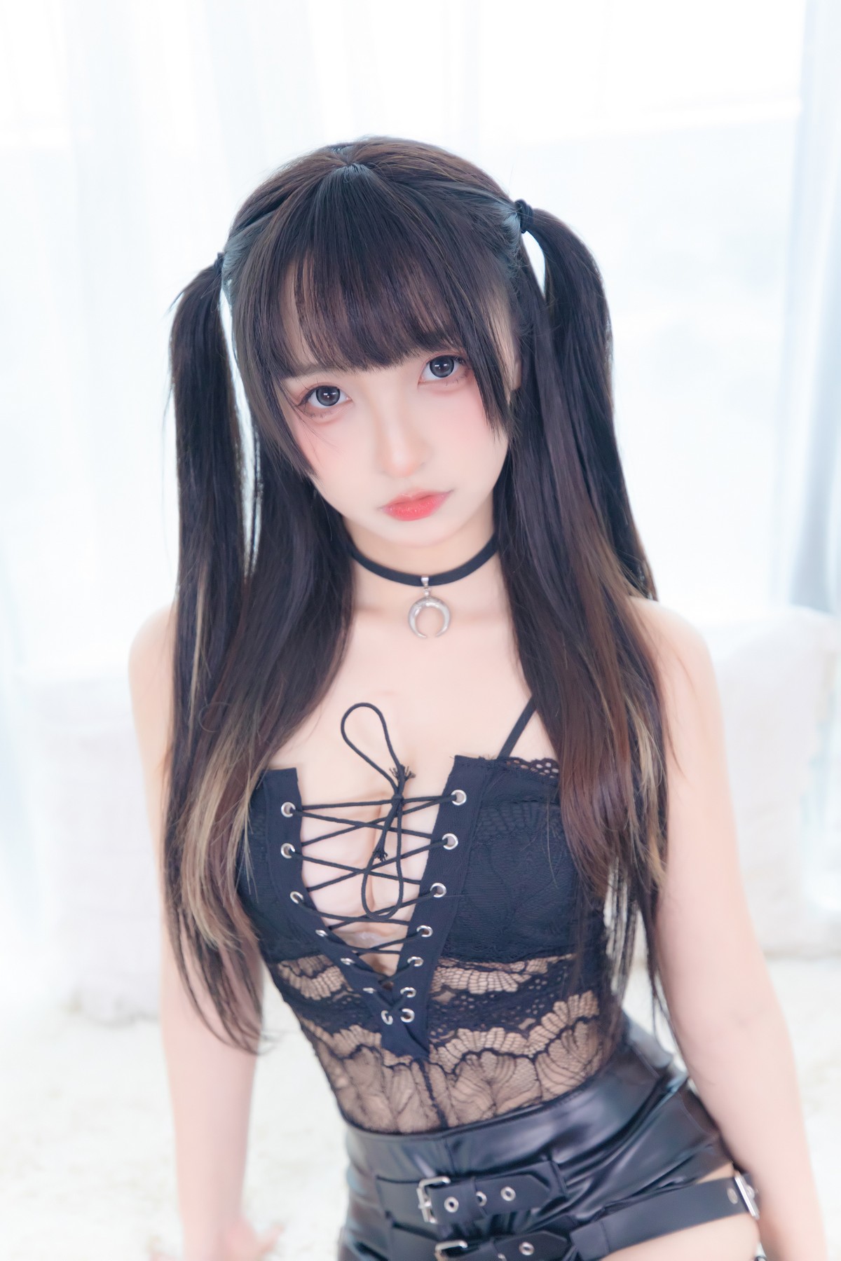 xgyw.top_萝莉美女神楽坂真冬星罗密布主题私房性感缕空黑色内衣配蕾丝吊袜诱惑写真75P