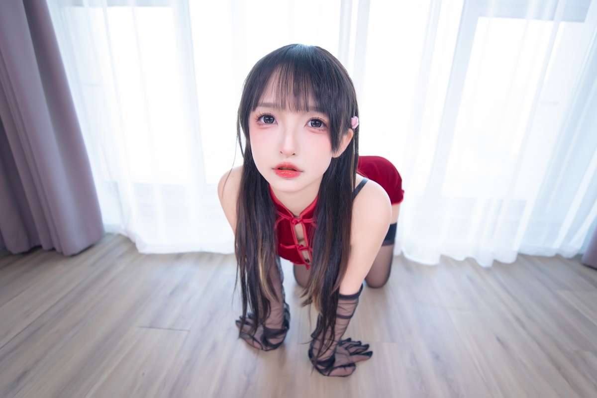 xgyw.top_萝莉美女神楽坂真冬甜蜜皮鞭主题私房性感红色旗袍配黑丝吊袜极致魅惑写真75P