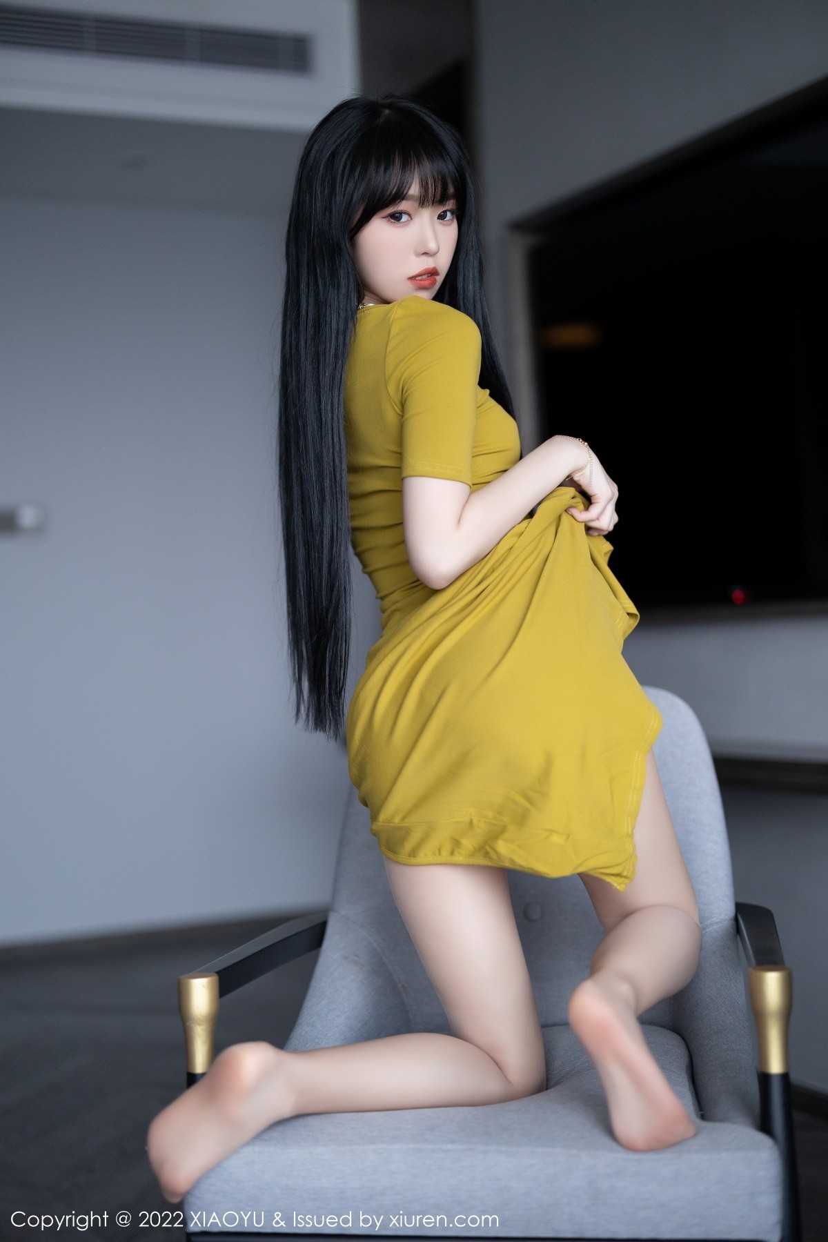 xgyw.top_[XiaoYu画语界]Vol.829_模特奶瓶私房淡蓝围裙配超薄白丝半脱露丁字裤秀翘臀诱惑写真0P