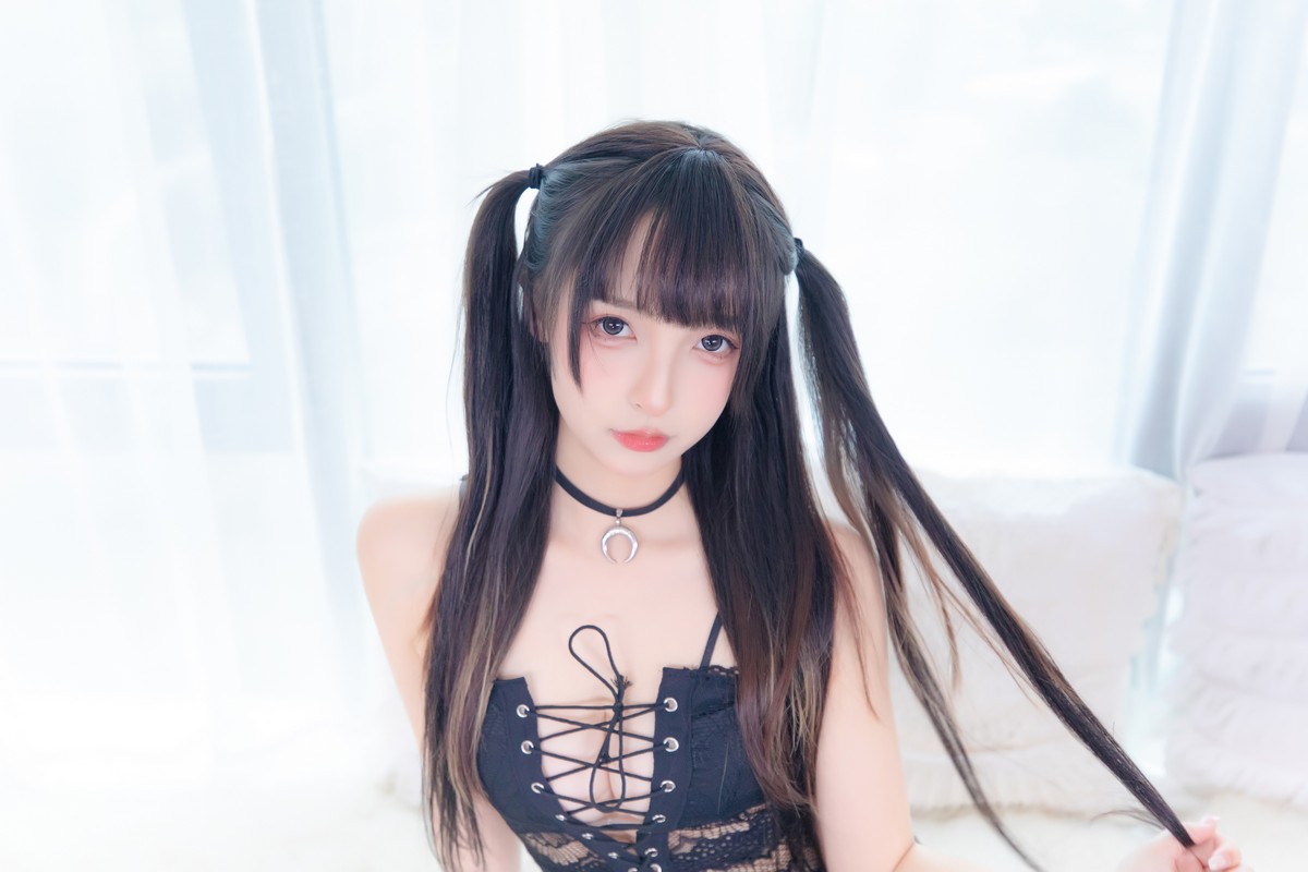 xgyw.top_萝莉美女神楽坂真冬星罗密布主题私房性感缕空黑色内衣配蕾丝吊袜诱惑写真75P