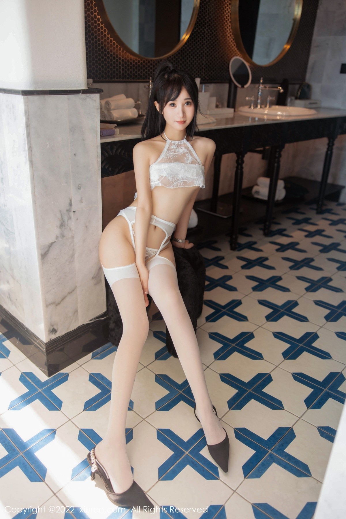 xgyw.top_[XiuRen秀人网]No.5344_女神小果冻儿大理旅拍白色轻透服饰配白丝吊袜完美诱惑写真104P