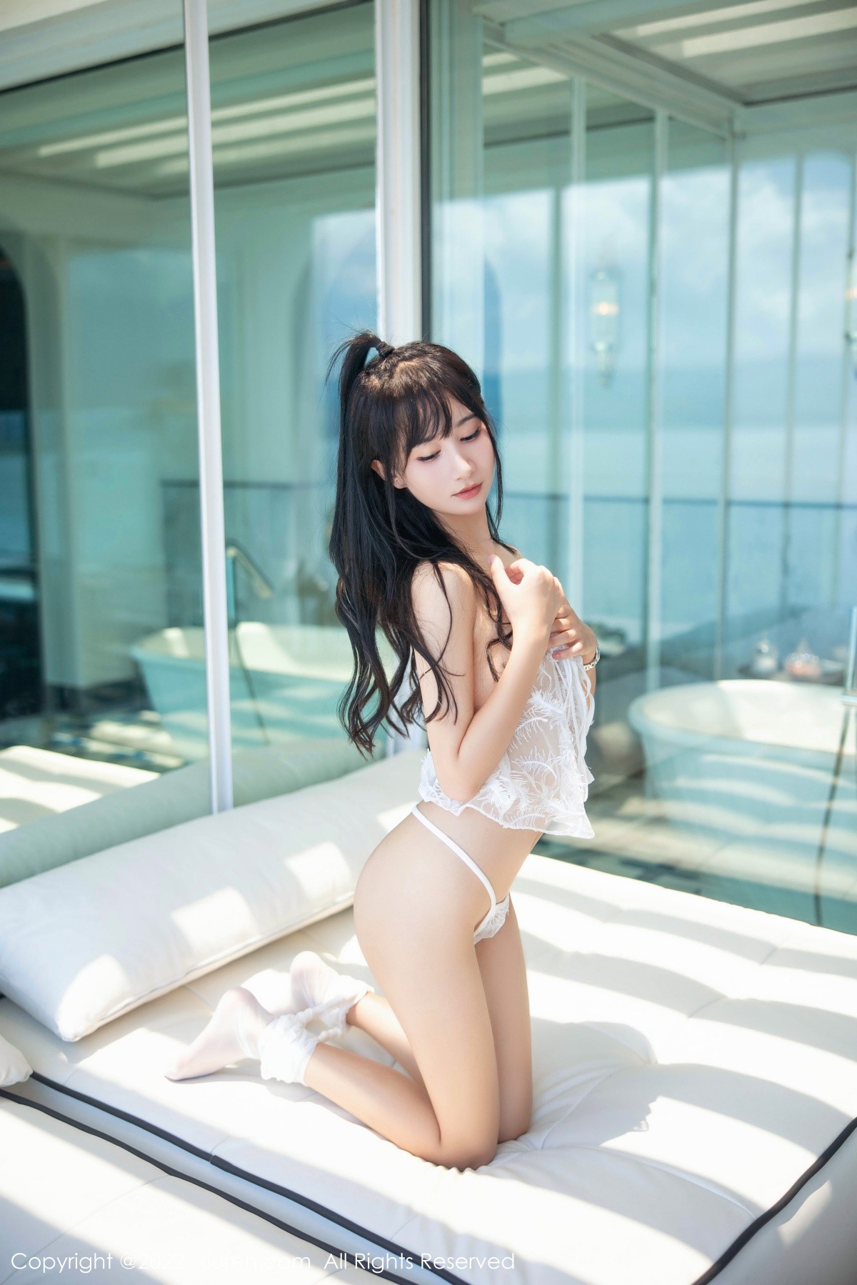 xgyw.top_[XiuRen秀人网]No.5344_女神小果冻儿大理旅拍白色轻透服饰配白丝吊袜完美诱惑写真104P