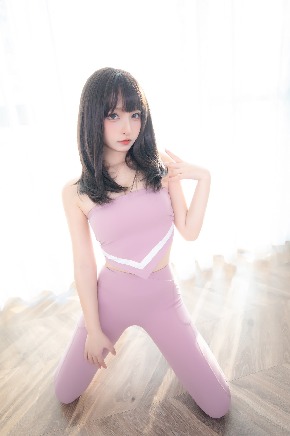 xgyw.top_萝莉美女神楽坂真冬草莓蜜桃主题私房性感粉色运动服饰秀完美身材诱惑写真75P