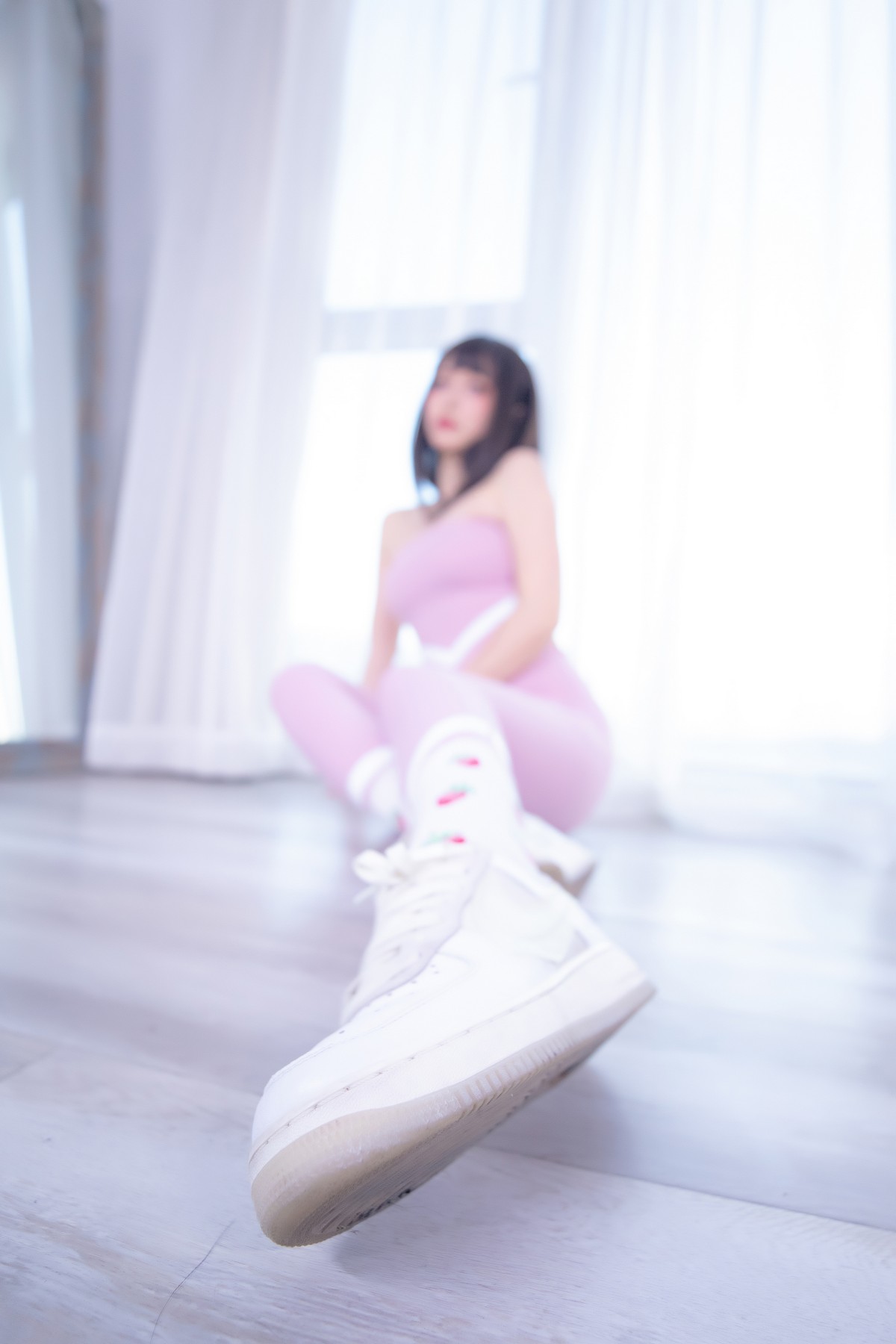 xgyw.top_萝莉美女神楽坂真冬草莓蜜桃主题私房性感粉色运动服饰秀完美身材诱惑写真75P