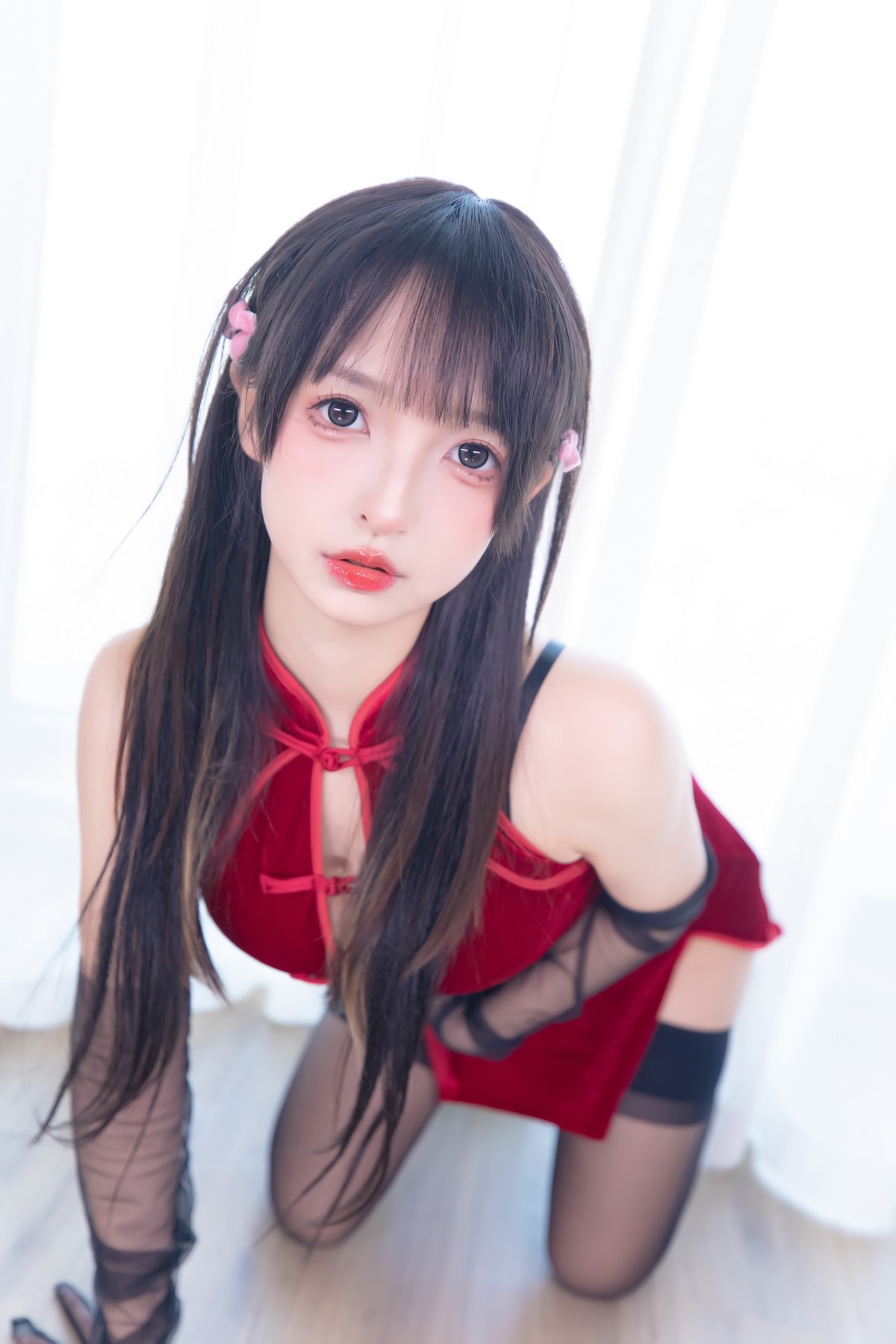 xgyw.top_萝莉美女神楽坂真冬甜蜜皮鞭主题私房性感红色旗袍配黑丝吊袜极致魅惑写真75P
