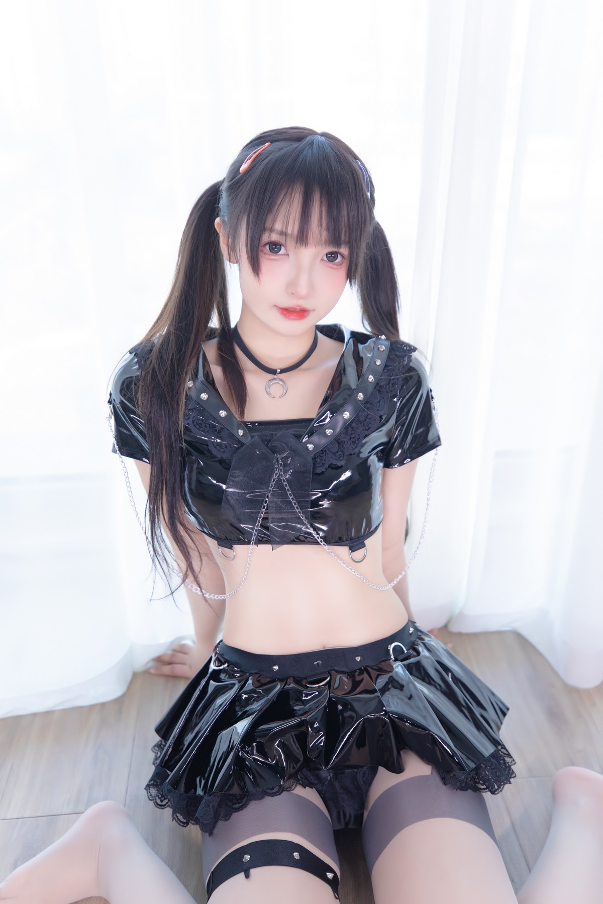 xgyw.top_萝莉美女神楽坂真冬课后辅导主题私房性感黑色皮质服饰配灰丝吊袜诱惑写真75P
