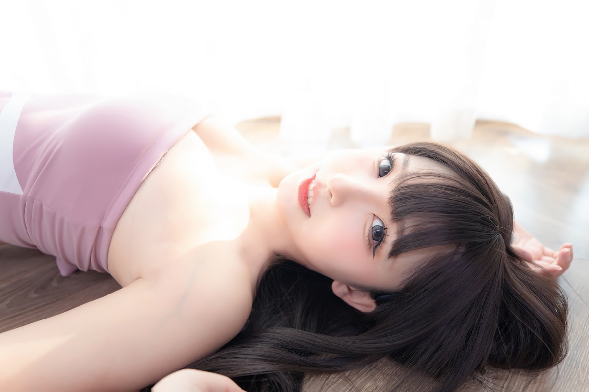 xgyw.top_萝莉美女神楽坂真冬草莓蜜桃主题私房性感粉色运动服饰秀完美身材诱惑写真75P