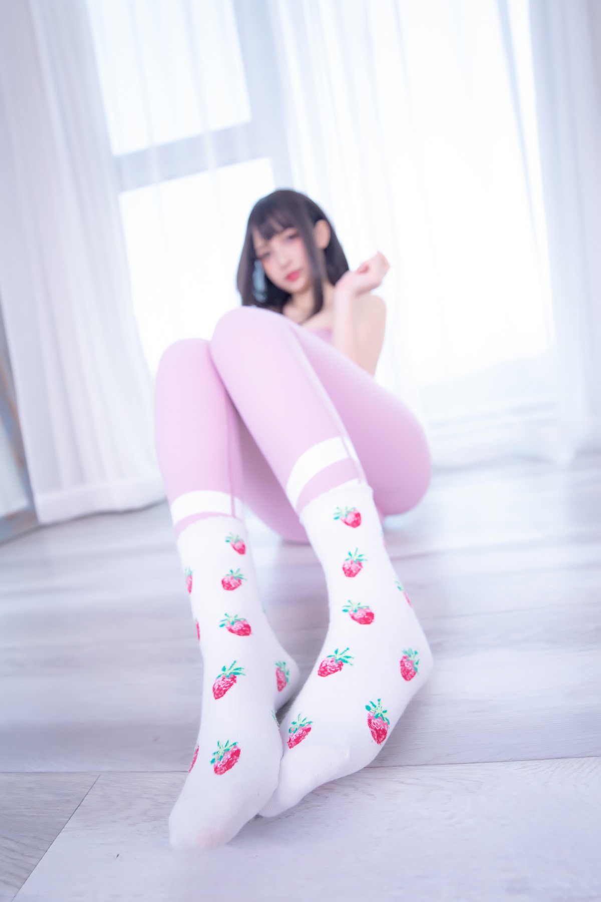 xgyw.top_萝莉美女神楽坂真冬草莓蜜桃主题私房性感粉色运动服饰秀完美身材诱惑写真75P