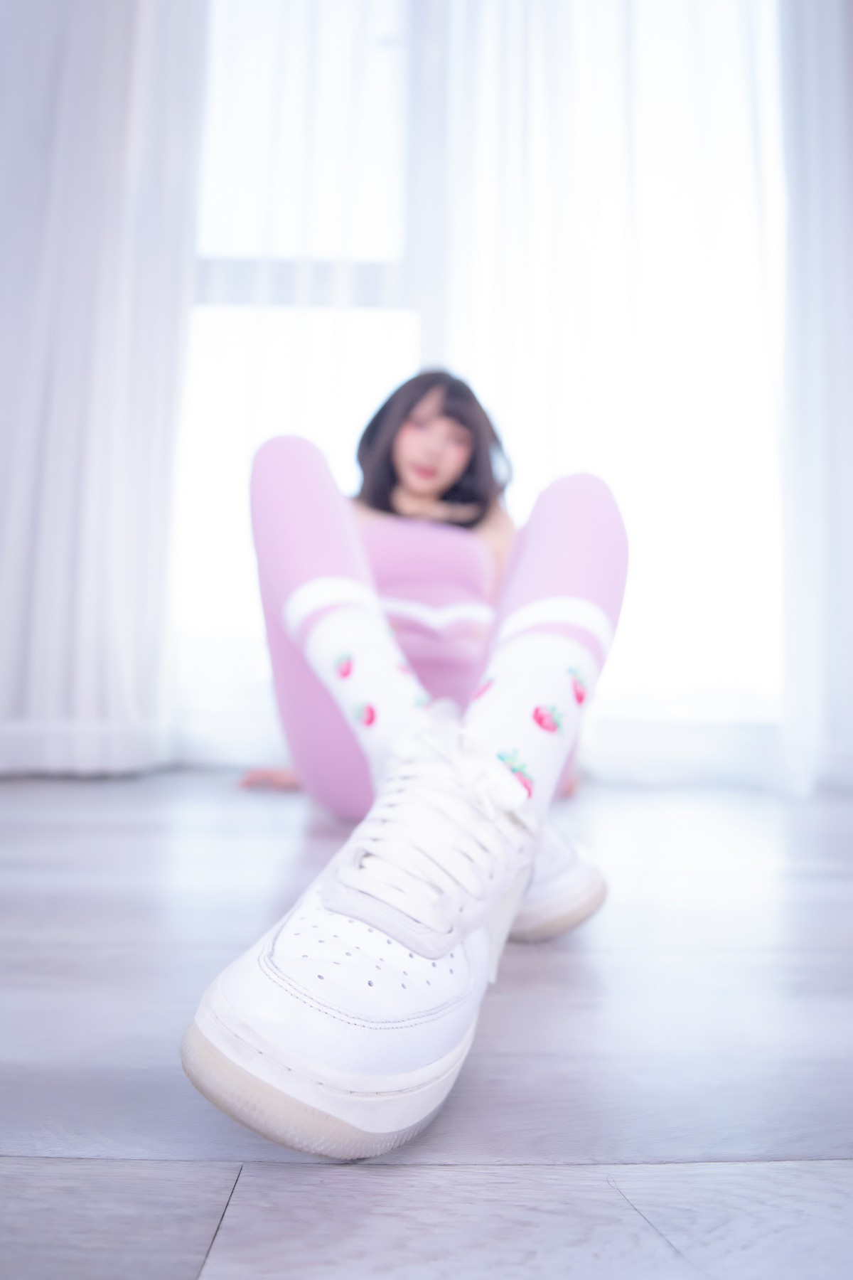 xgyw.top_萝莉美女神楽坂真冬草莓蜜桃主题私房性感粉色运动服饰秀完美身材诱惑写真75P