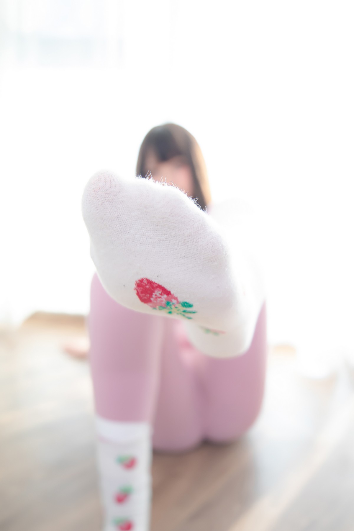 xgyw.top_萝莉美女神楽坂真冬草莓蜜桃主题私房性感粉色运动服饰秀完美身材诱惑写真75P