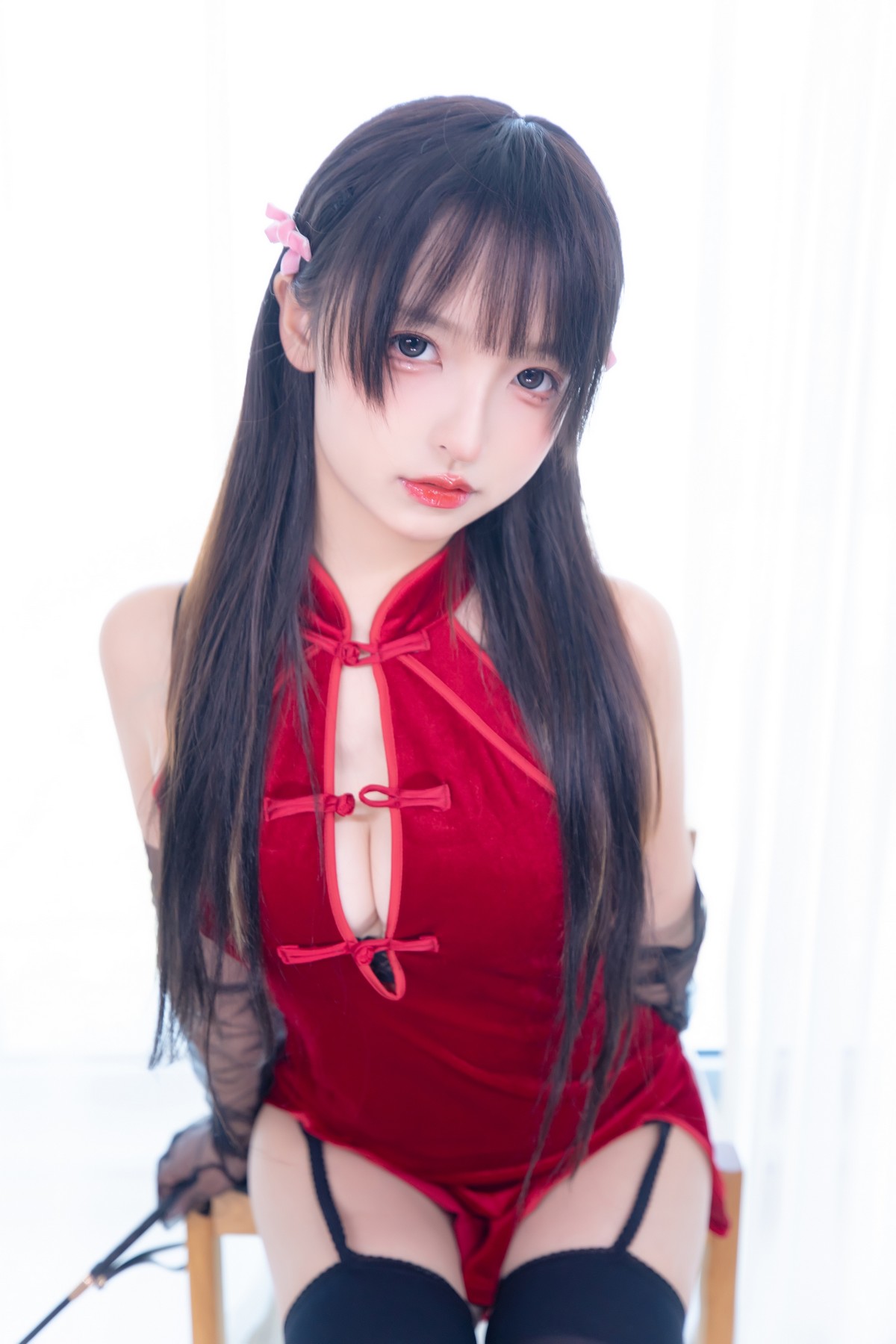 xgyw.top_萝莉美女神楽坂真冬甜蜜皮鞭主题私房性感红色旗袍配黑丝吊袜极致魅惑写真75P