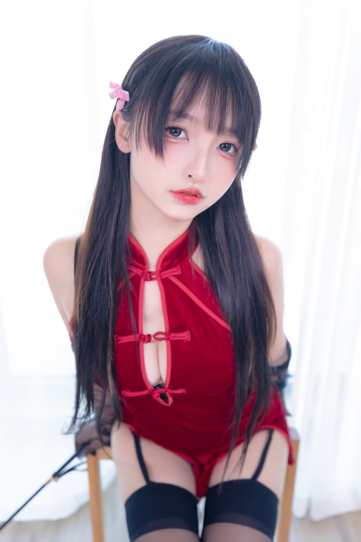 xgyw.top_萝莉美女神楽坂真冬甜蜜皮鞭主题私房性感红色旗袍配黑丝吊袜极致魅惑写真75P