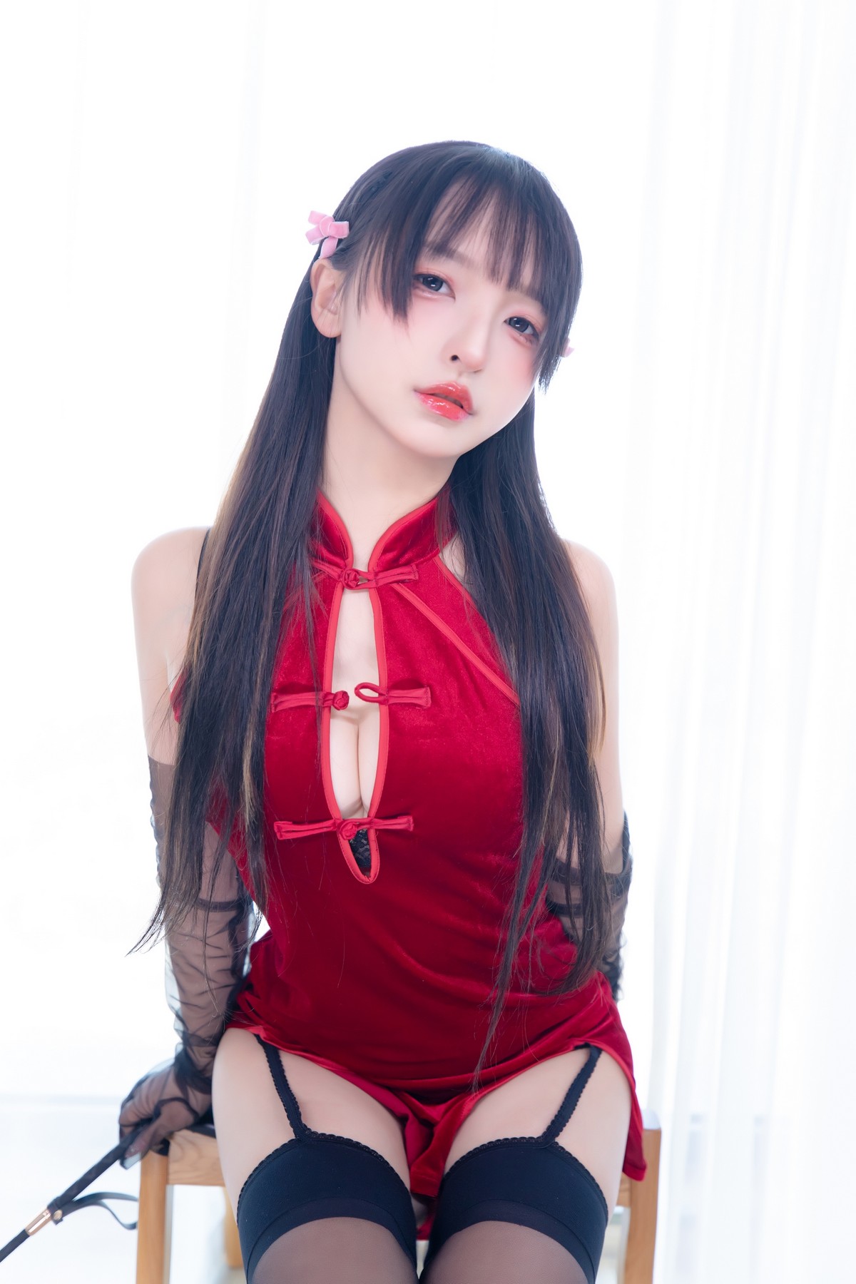 xgyw.top_萝莉美女神楽坂真冬甜蜜皮鞭主题私房性感红色旗袍配黑丝吊袜极致魅惑写真75P