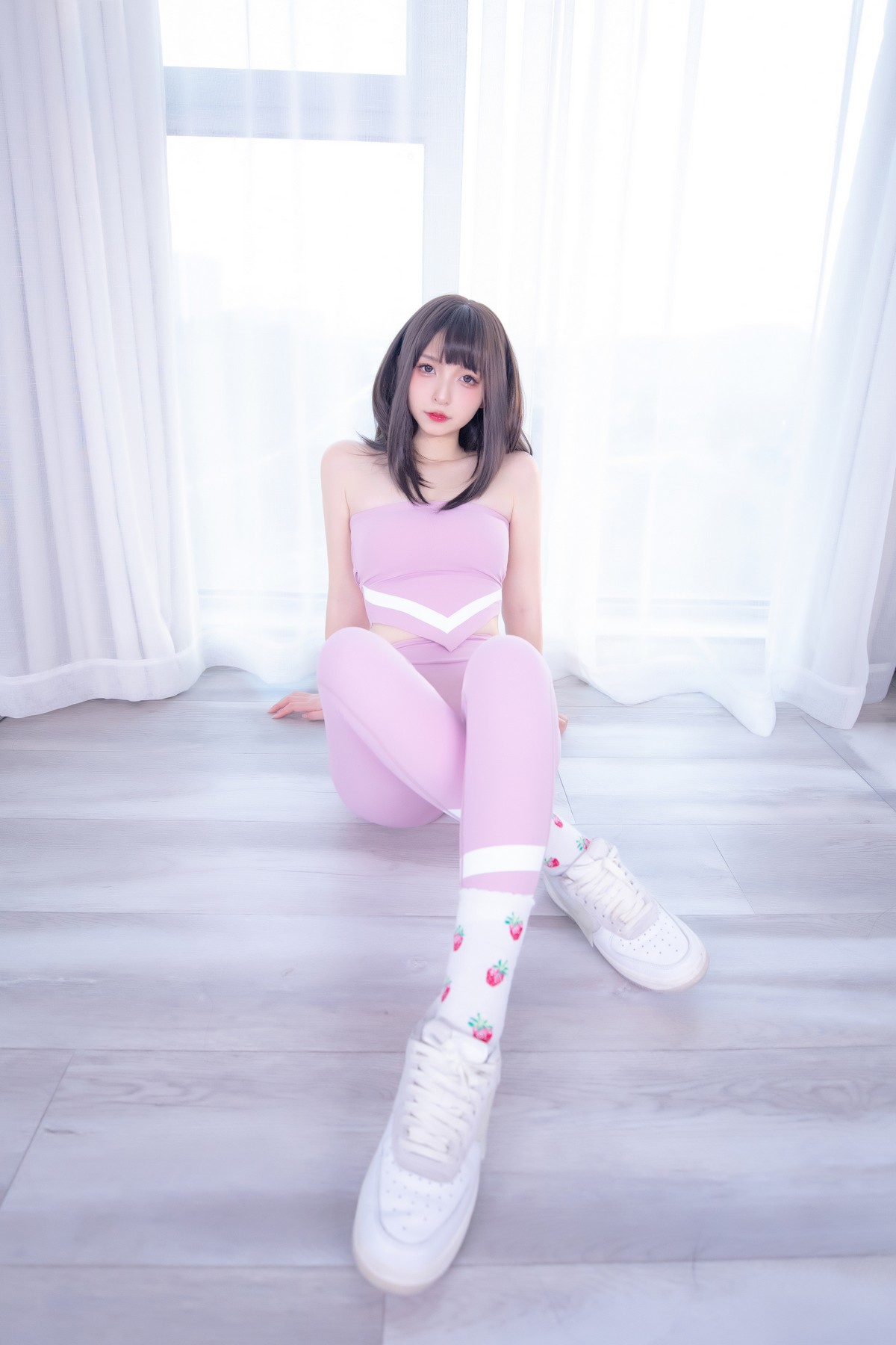 xgyw.top_萝莉美女神楽坂真冬草莓蜜桃主题私房性感粉色运动服饰秀完美身材诱惑写真75P