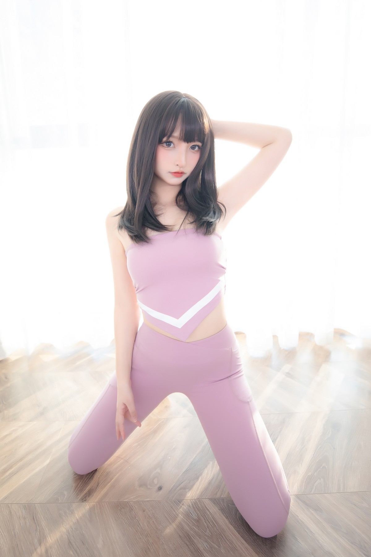 xgyw.top_萝莉美女神楽坂真冬草莓蜜桃主题私房性感粉色运动服饰秀完美身材诱惑写真75P