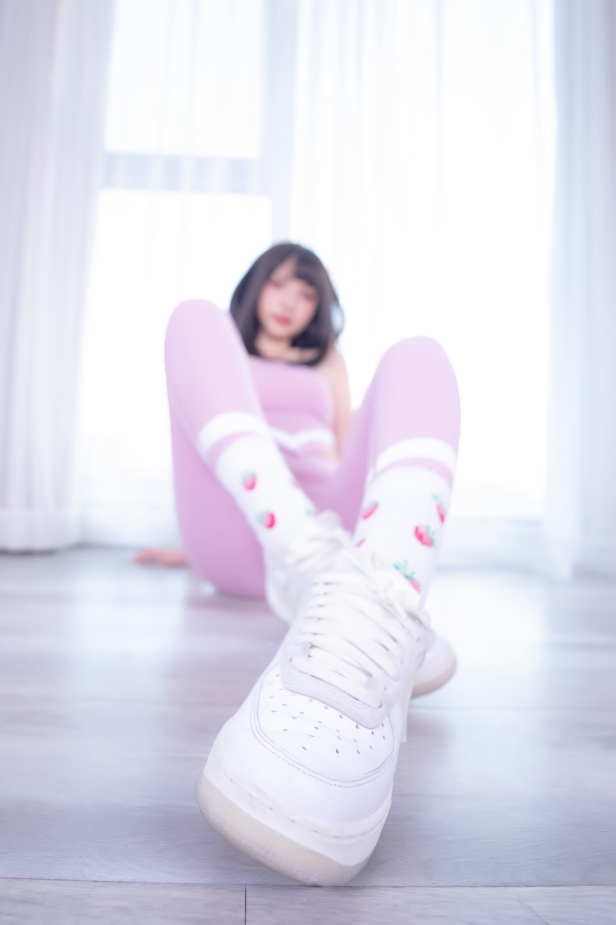 xgyw.top_萝莉美女神楽坂真冬草莓蜜桃主题私房性感粉色运动服饰秀完美身材诱惑写真75P