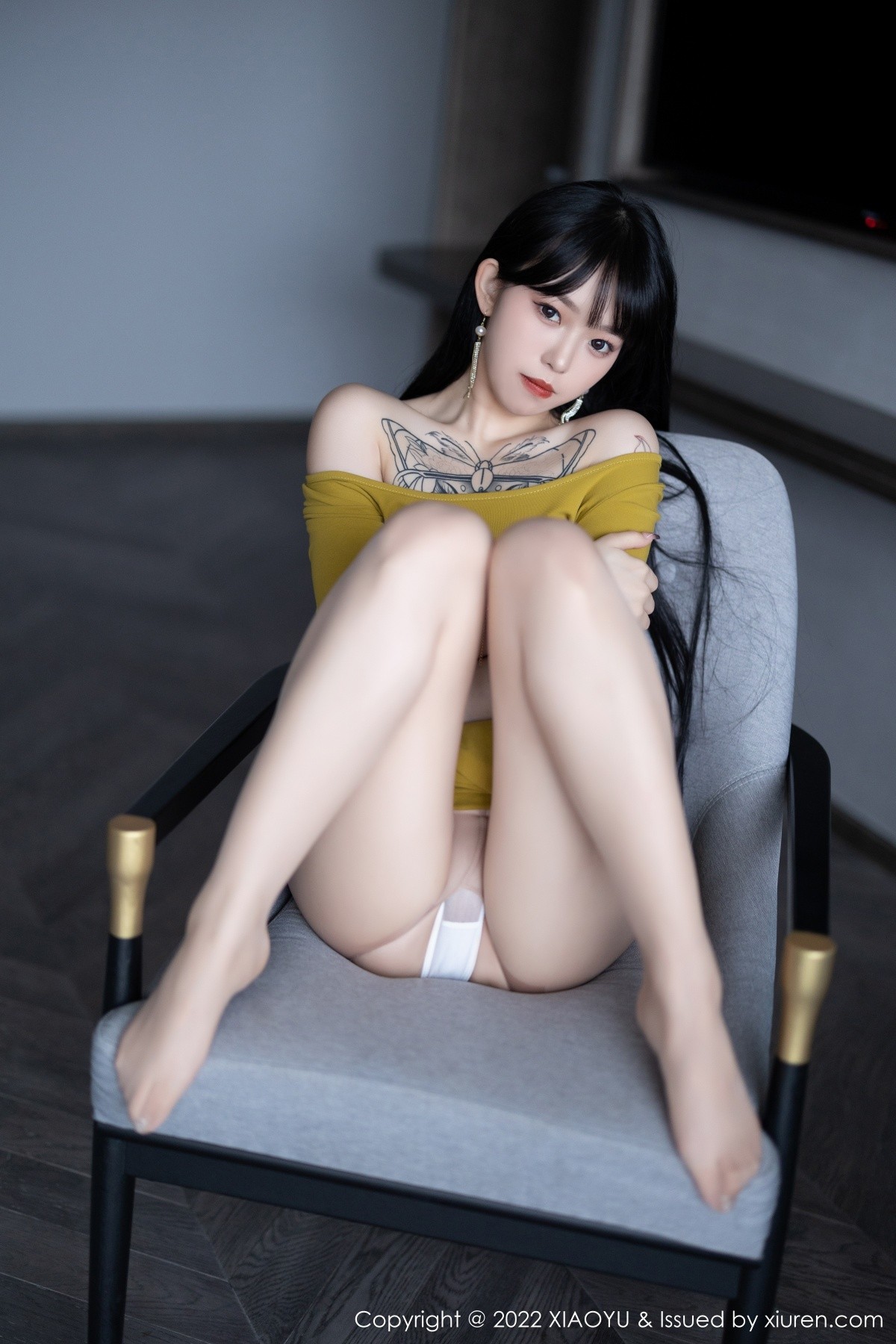 xgyw.top_[XiaoYu画语界]Vol.829_模特奶瓶私房淡蓝围裙配超薄白丝半脱露丁字裤秀翘臀诱惑写真0P