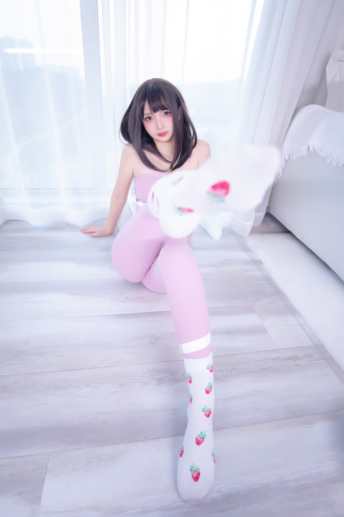 xgyw.top_萝莉美女神楽坂真冬草莓蜜桃主题私房性感粉色运动服饰秀完美身材诱惑写真75P