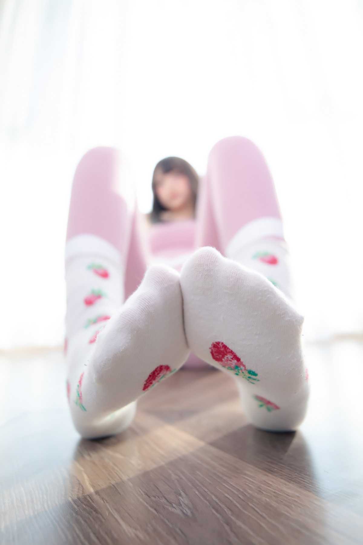 xgyw.top_萝莉美女神楽坂真冬草莓蜜桃主题私房性感粉色运动服饰秀完美身材诱惑写真75P