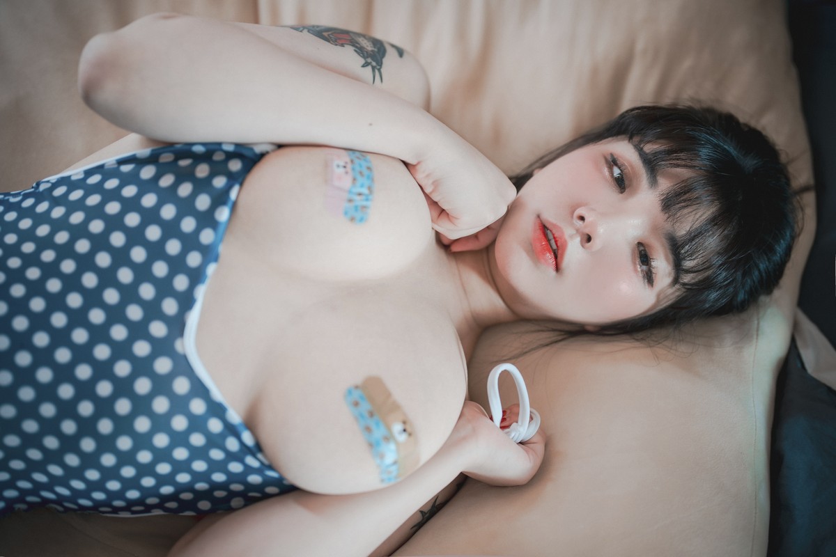 xgyw.top_[DJAWA]No.153_模特Echi_Staycation主题性感三点式内衣 高叉连体衣秀豪乳诱惑写真88P