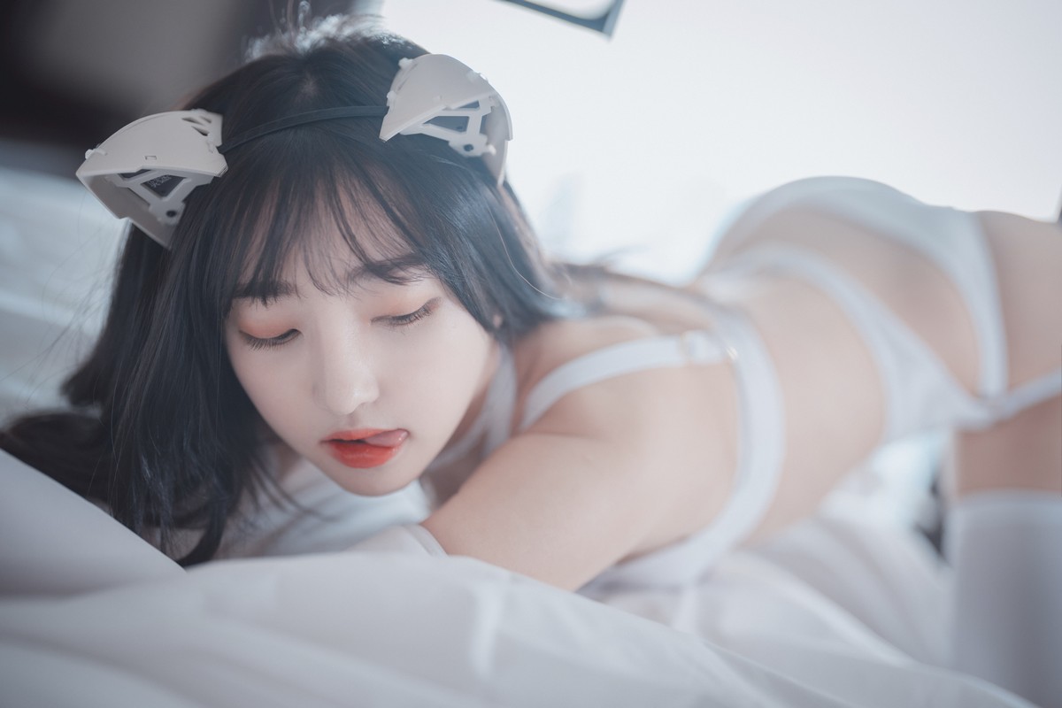 xgyw.top_[DJAWA]No.152_模特Hanari_Snow Cat主题私房床上性感白色内衣配白丝袜诱惑写真119P