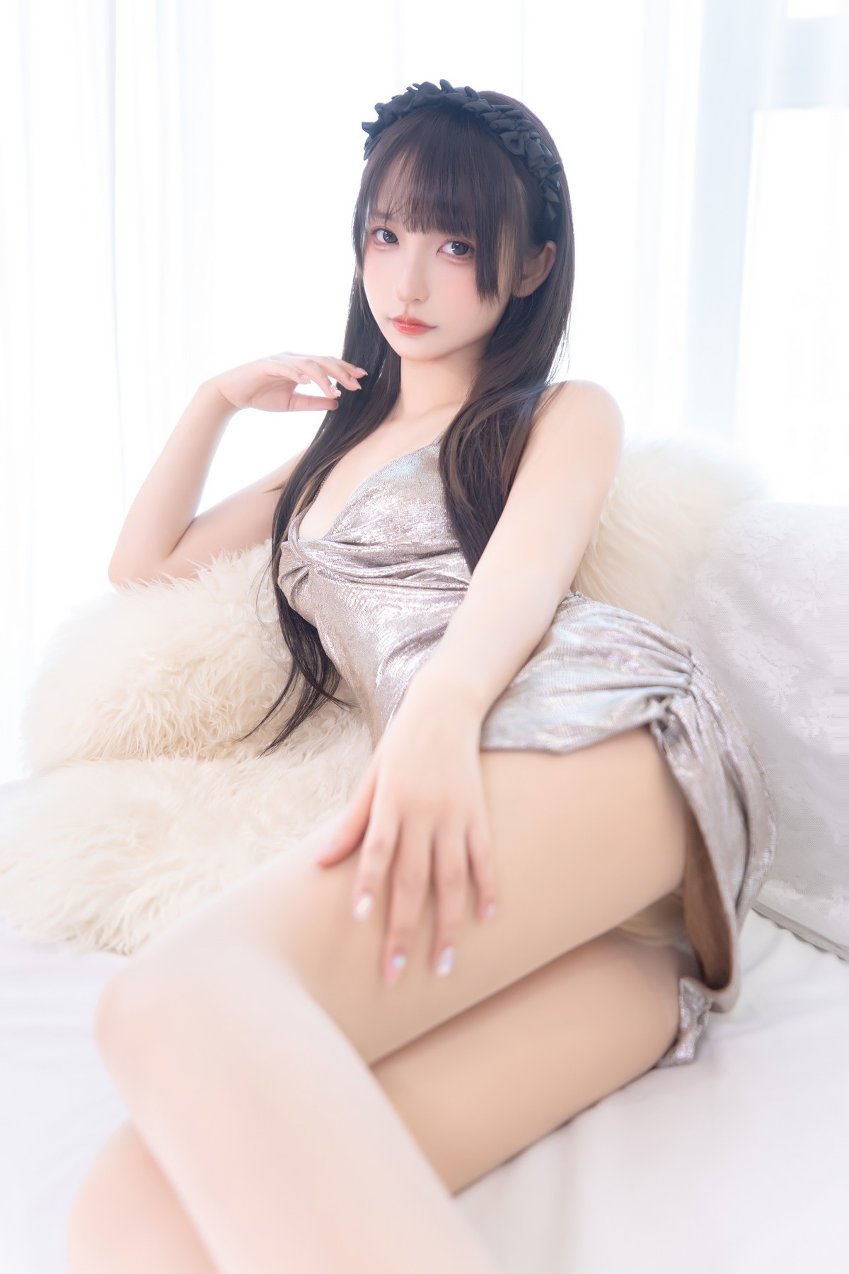 xgyw.top_萝莉美女神楽坂真冬午后红茶主题私房低胸吊带裙配超薄肉丝秀翘臀诱惑写真75P