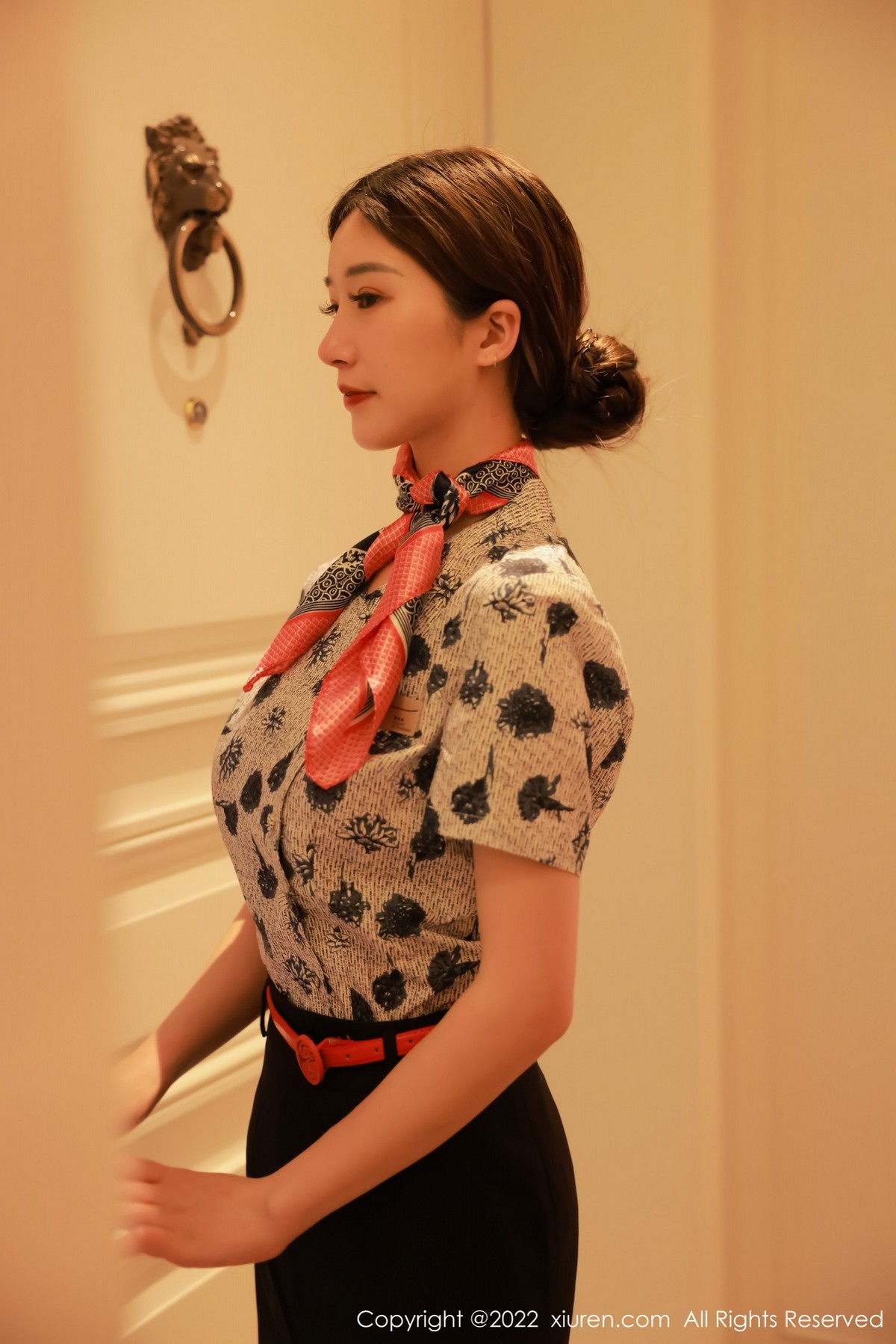 xgyw.top_[XiuRen秀人网]No.5349_模特hebe韩心雨澳门旅拍空姐制服露蕾丝内衣超薄肉丝诱惑写真56P
