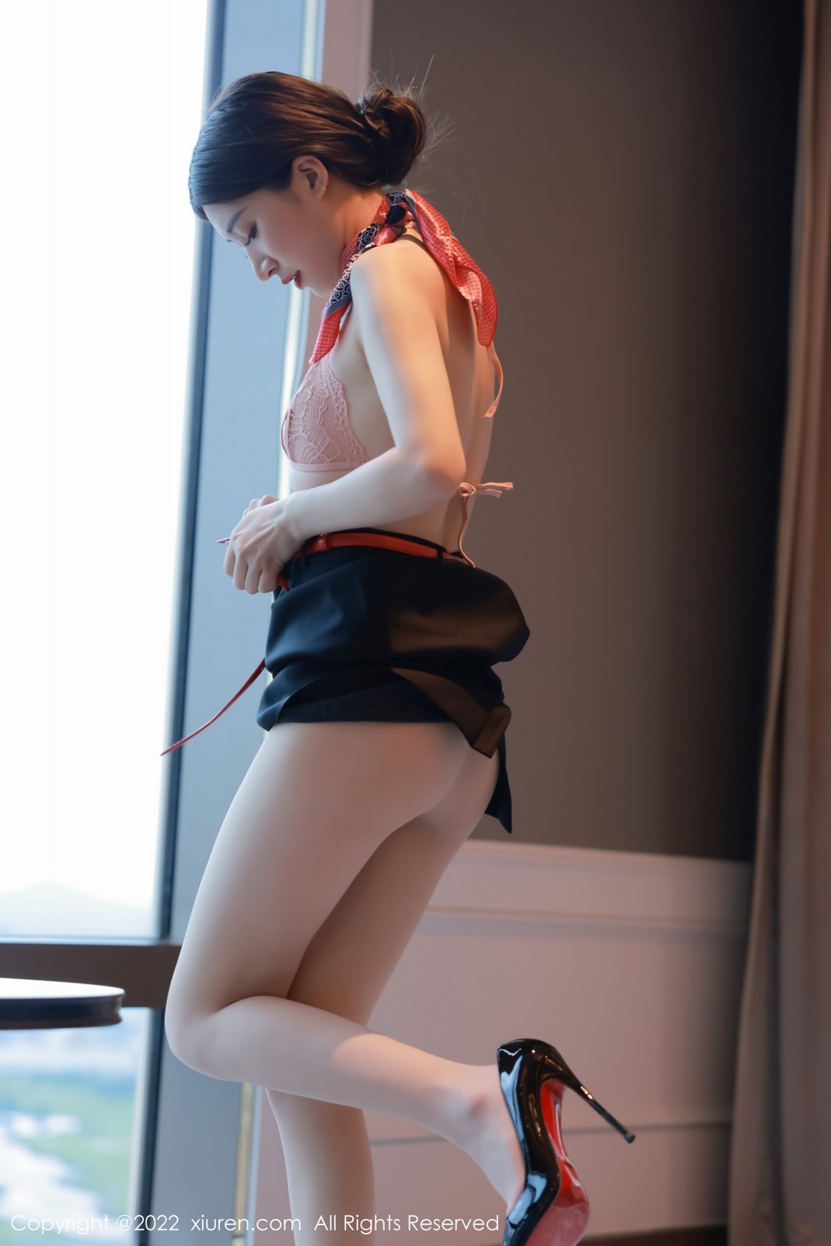 xgyw.top_[XiuRen秀人网]No.5349_模特hebe韩心雨澳门旅拍空姐制服露蕾丝内衣超薄肉丝诱惑写真56P