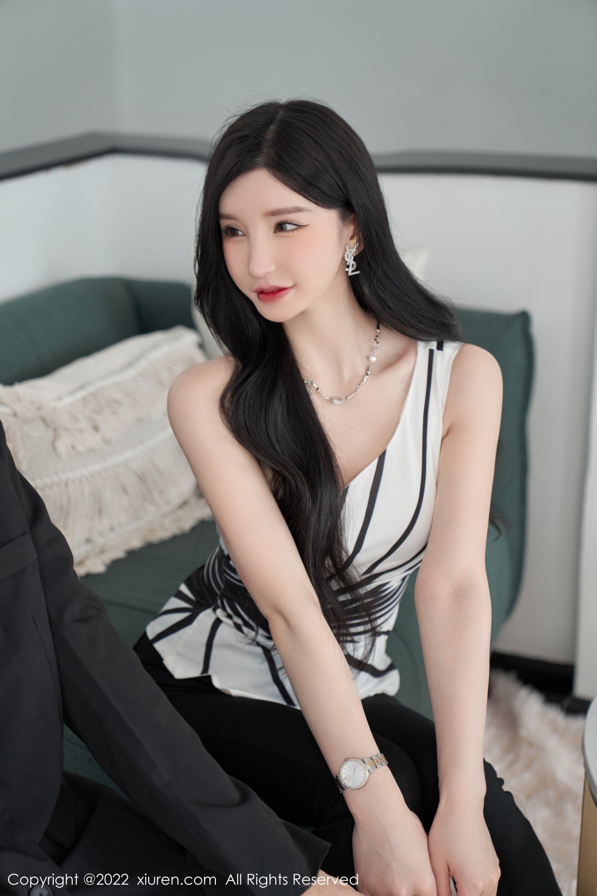 xgyw.top_XiuRen第5361期_女神周于希Sally心愿旅拍性感露肩上衣配超薄肉丝完美诱惑写真77P