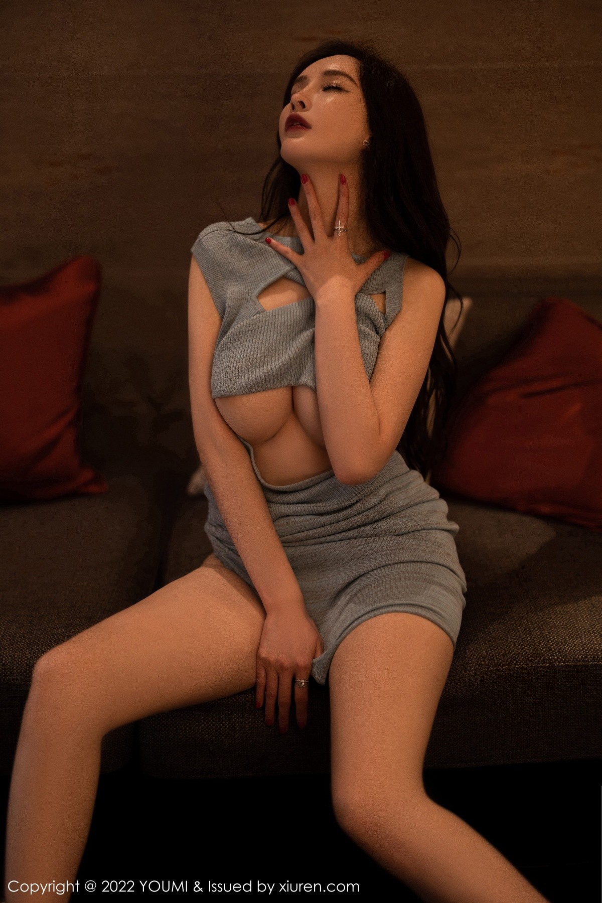 xgyw.top_[YouMi尤蜜荟]Vol.822_女神奶瓶土肥圆私房灰色镂空连衣长裙半撩秀翘臀迷人诱惑写真75P