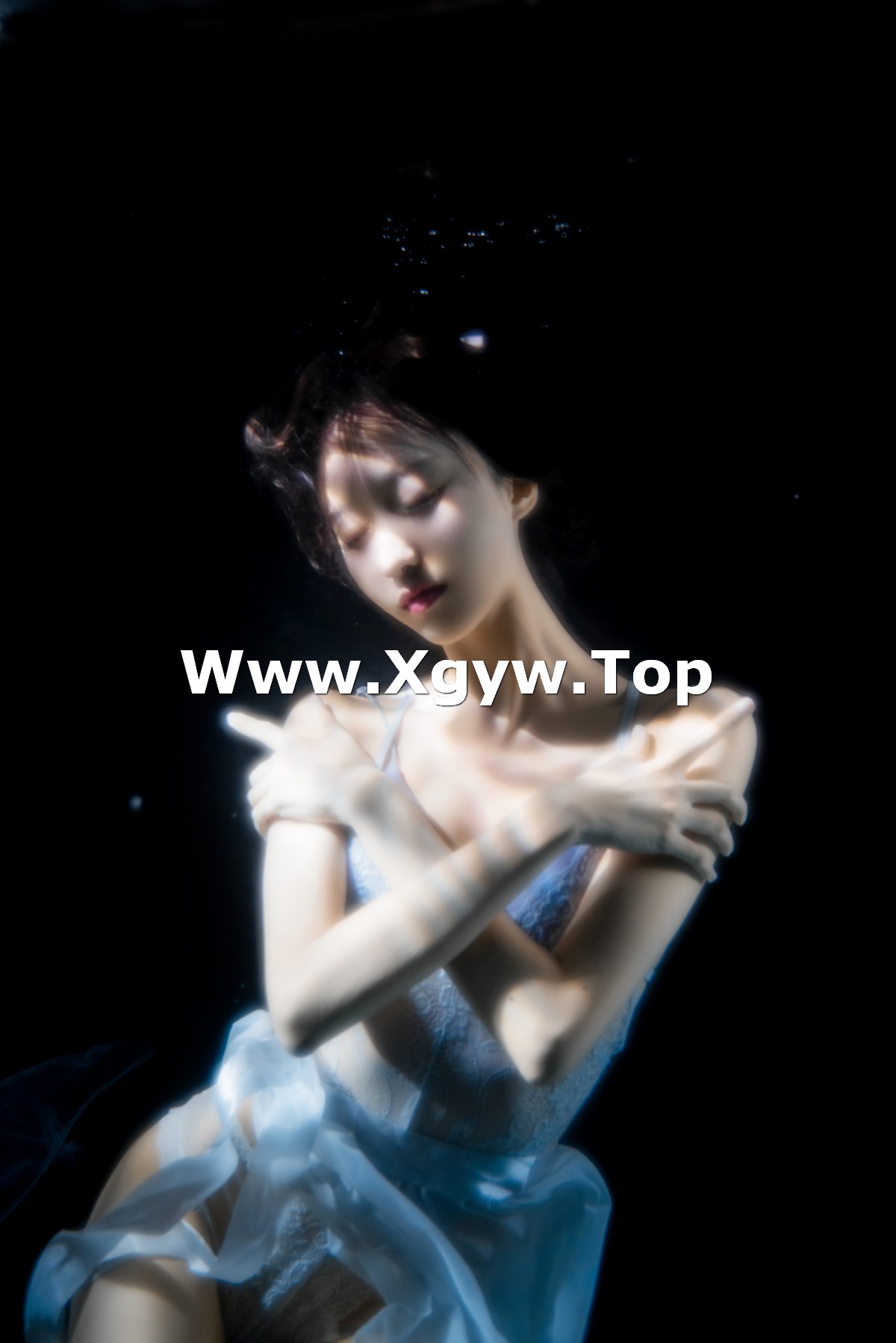 xgyw.top_萌系小姐姐木绵绵OwO清澈水下主题性感薄纱礼裙露白色蕾丝内裤完美诱惑写真59P