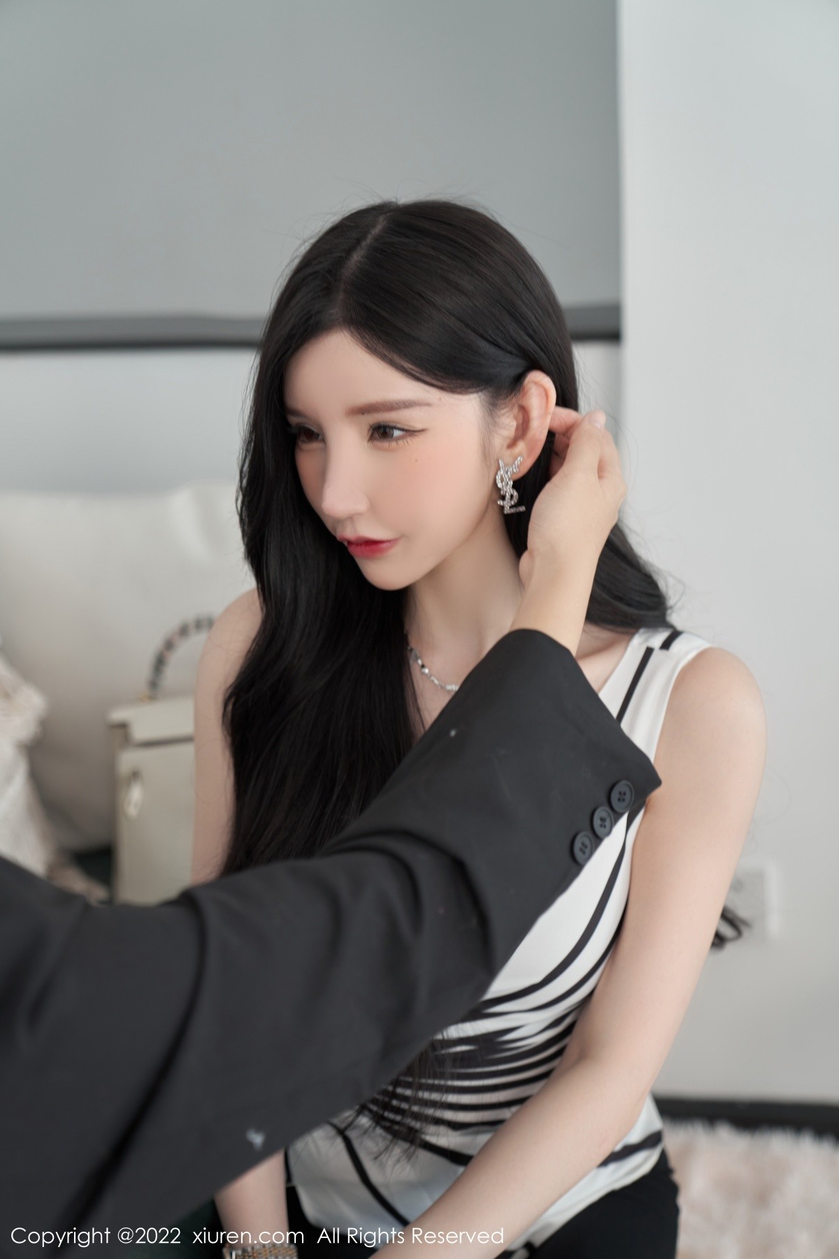 xgyw.top_XiuRen第5361期_女神周于希Sally心愿旅拍性感露肩上衣配超薄肉丝完美诱惑写真77P