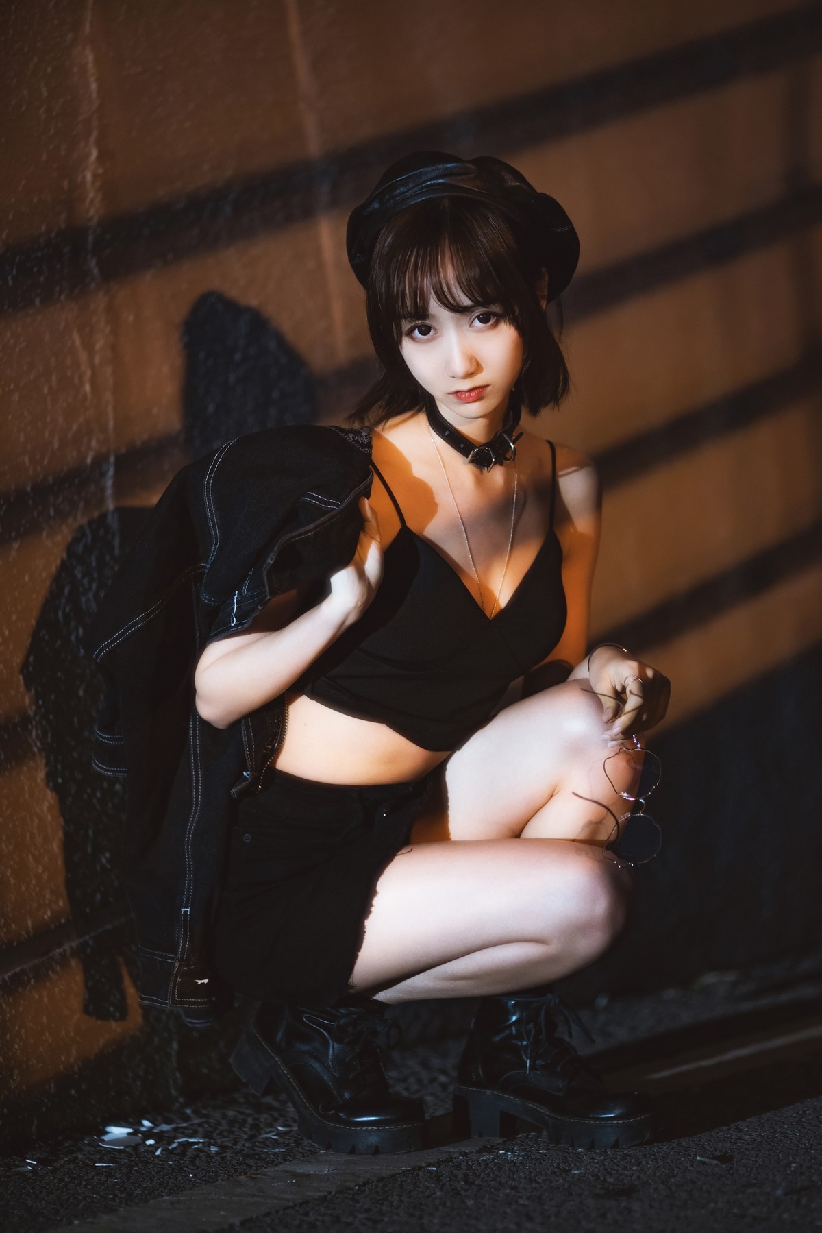 xgyw.top_萌系小姐姐木绵绵OwO室外短裙主题户外脱牛仔服套装露性感吊带内衣诱惑写真58P