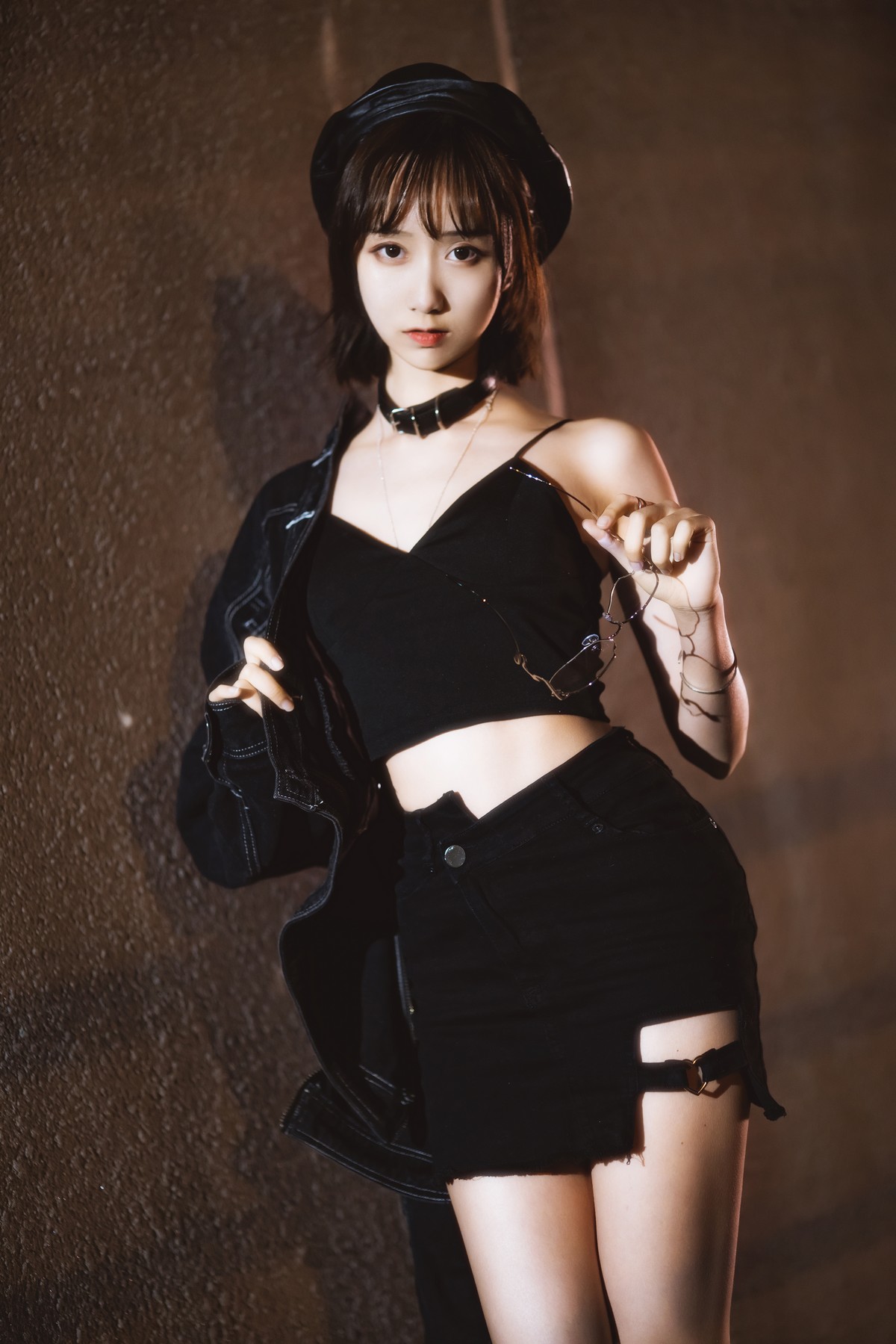 xgyw.top_萌系小姐姐木绵绵OwO室外短裙主题户外脱牛仔服套装露性感吊带内衣诱惑写真58P