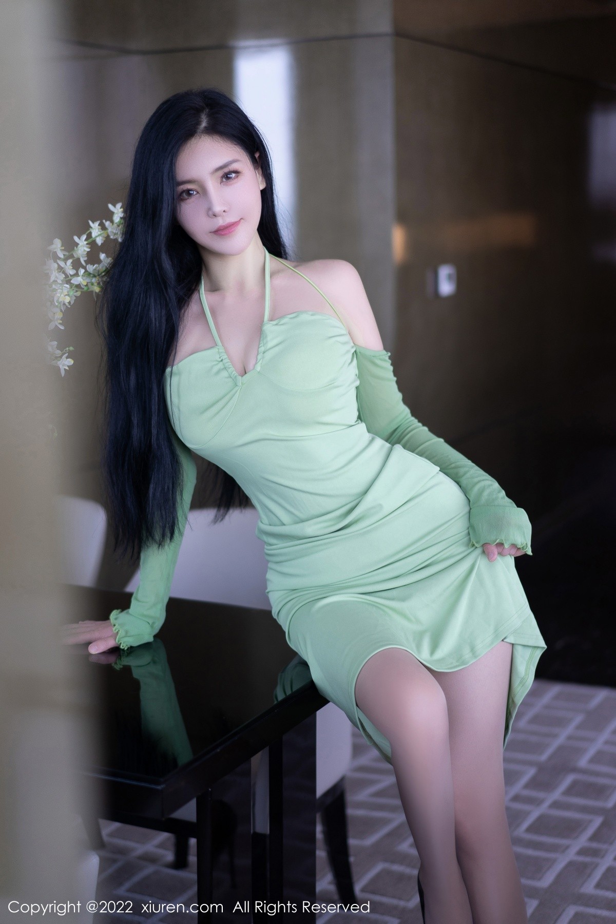 xgyw.top_XiuRen第5357期_女神刘钰儿私房性感绿色连衣裙配超薄无内肉丝惹火诱惑写真81P