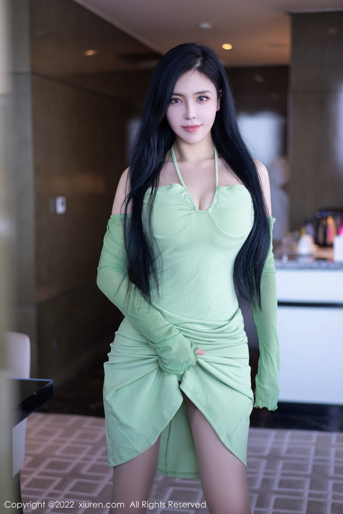 xgyw.top_XiuRen第5357期_女神刘钰儿私房性感绿色连衣裙配超薄无内肉丝惹火诱惑写真81P