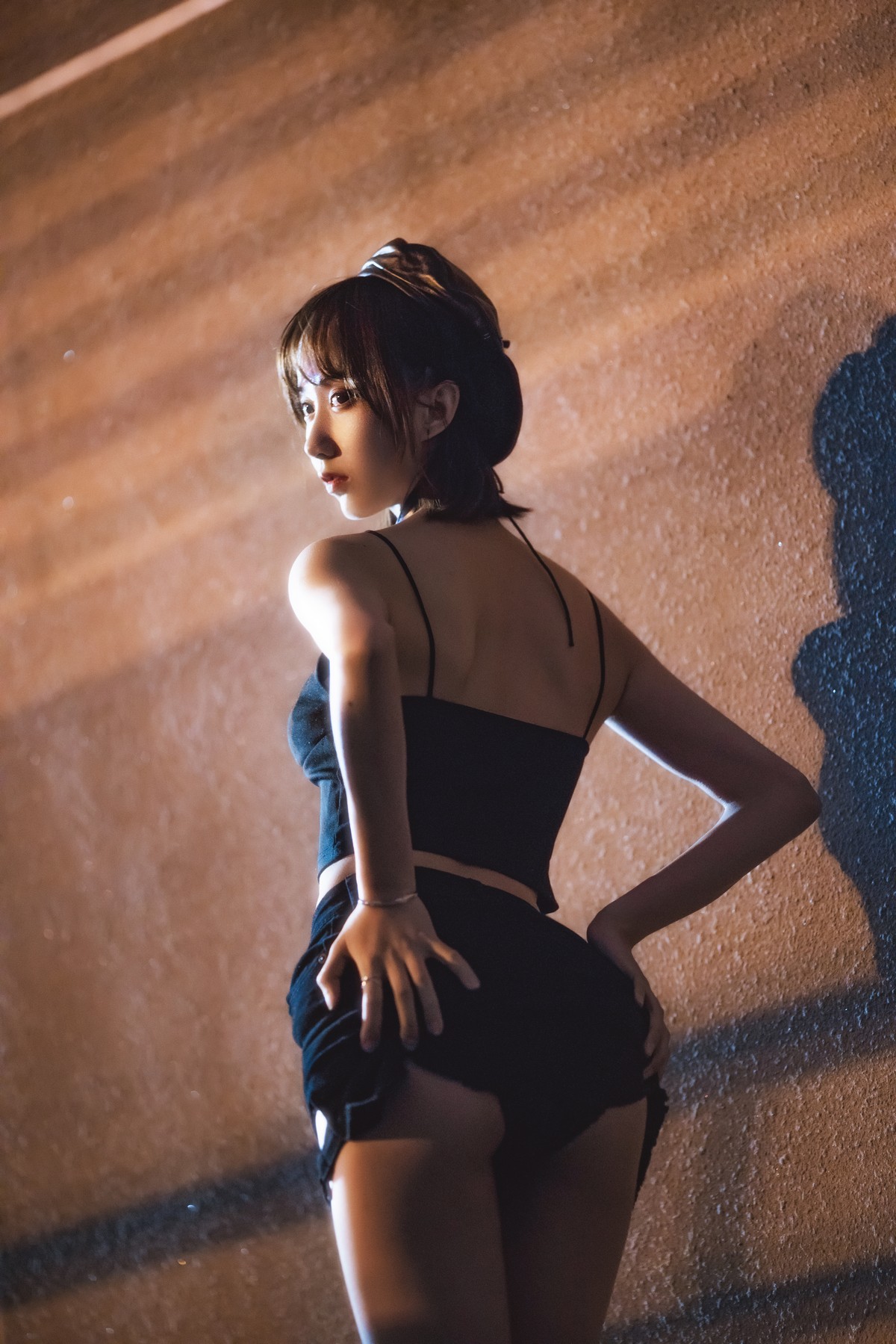 xgyw.top_萌系小姐姐木绵绵OwO室外短裙主题户外脱牛仔服套装露性感吊带内衣诱惑写真58P