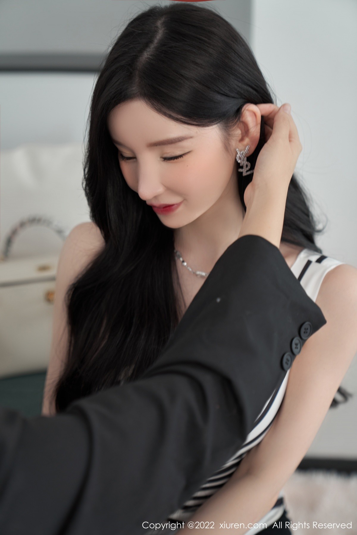 xgyw.top_XiuRen第5361期_女神周于希Sally心愿旅拍性感露肩上衣配超薄肉丝完美诱惑写真77P
