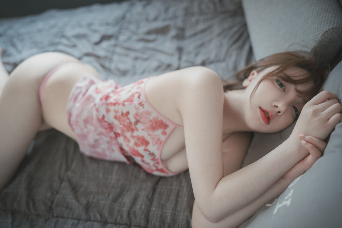 xgyw.top_[DJAWA]No.154_模特Yeeun_Staycation主题性感粉色吊带 透视内衣惹火诱惑写真75P