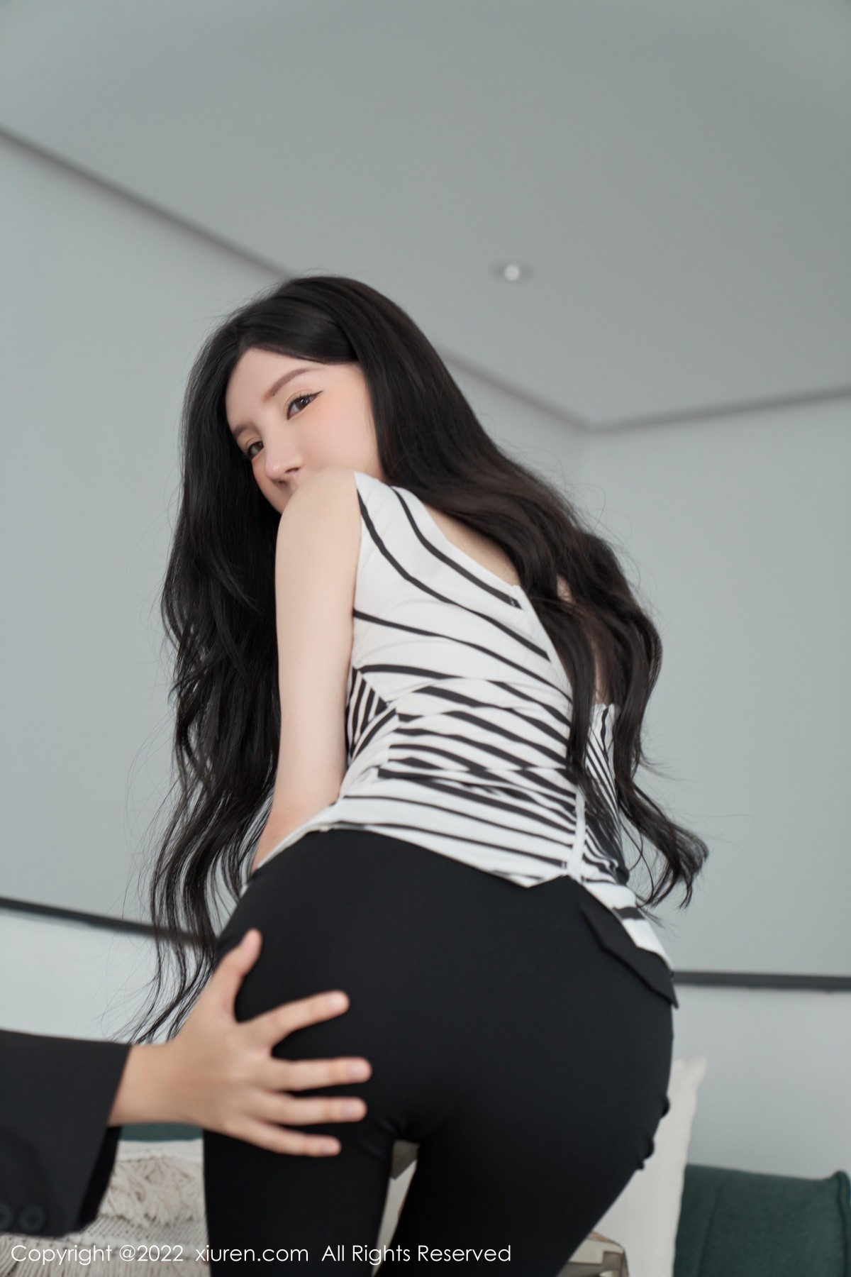 xgyw.top_XiuRen第5361期_女神周于希Sally心愿旅拍性感露肩上衣配超薄肉丝完美诱惑写真77P