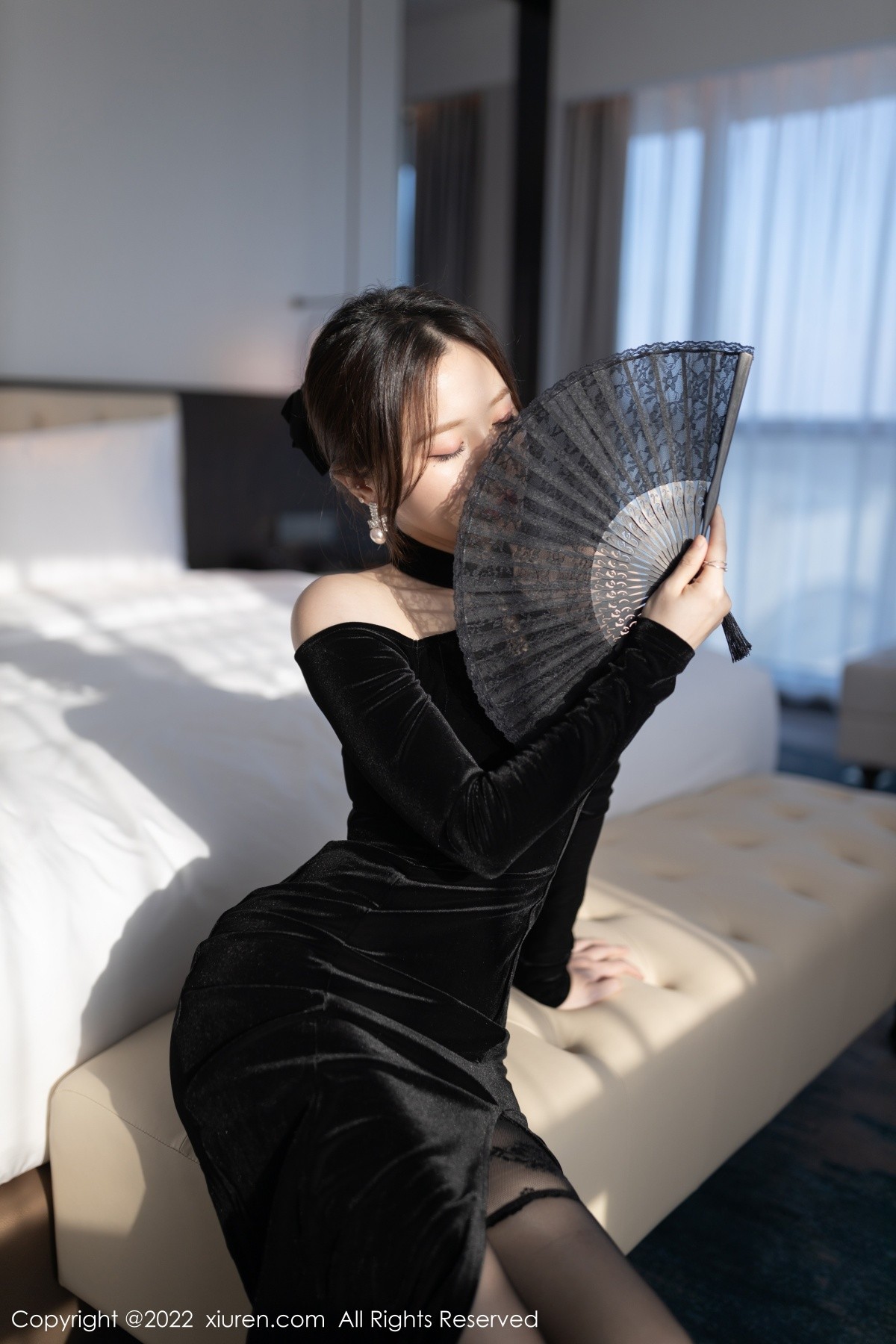 xgyw.top_XiuRen第5362期_模特鱼子酱Fish云南旅拍脱黑色露肩礼裙露蕾丝内衣迷人诱惑写真79P