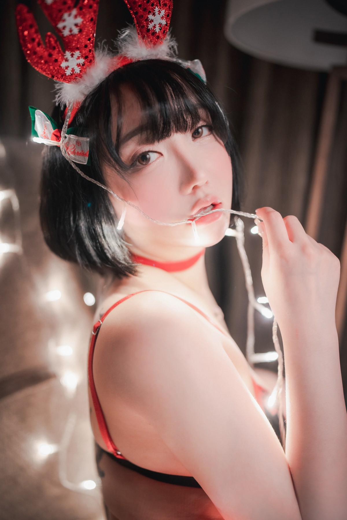 xgyw.top_[DJAWA]No.159_模特Yeeun_Christmas Special 2021主题红色网格服饰迷人诱惑写真103P