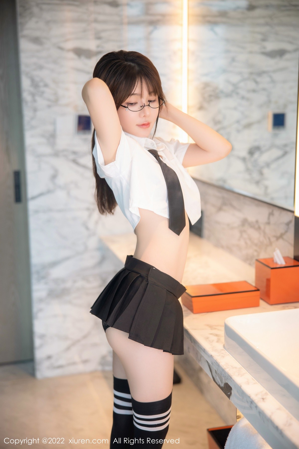 xgyw.top_XiuRen第5365期_模特婠婠么性感学妹制服白色短T配黑短裙秀曼妙身姿诱惑写真98P