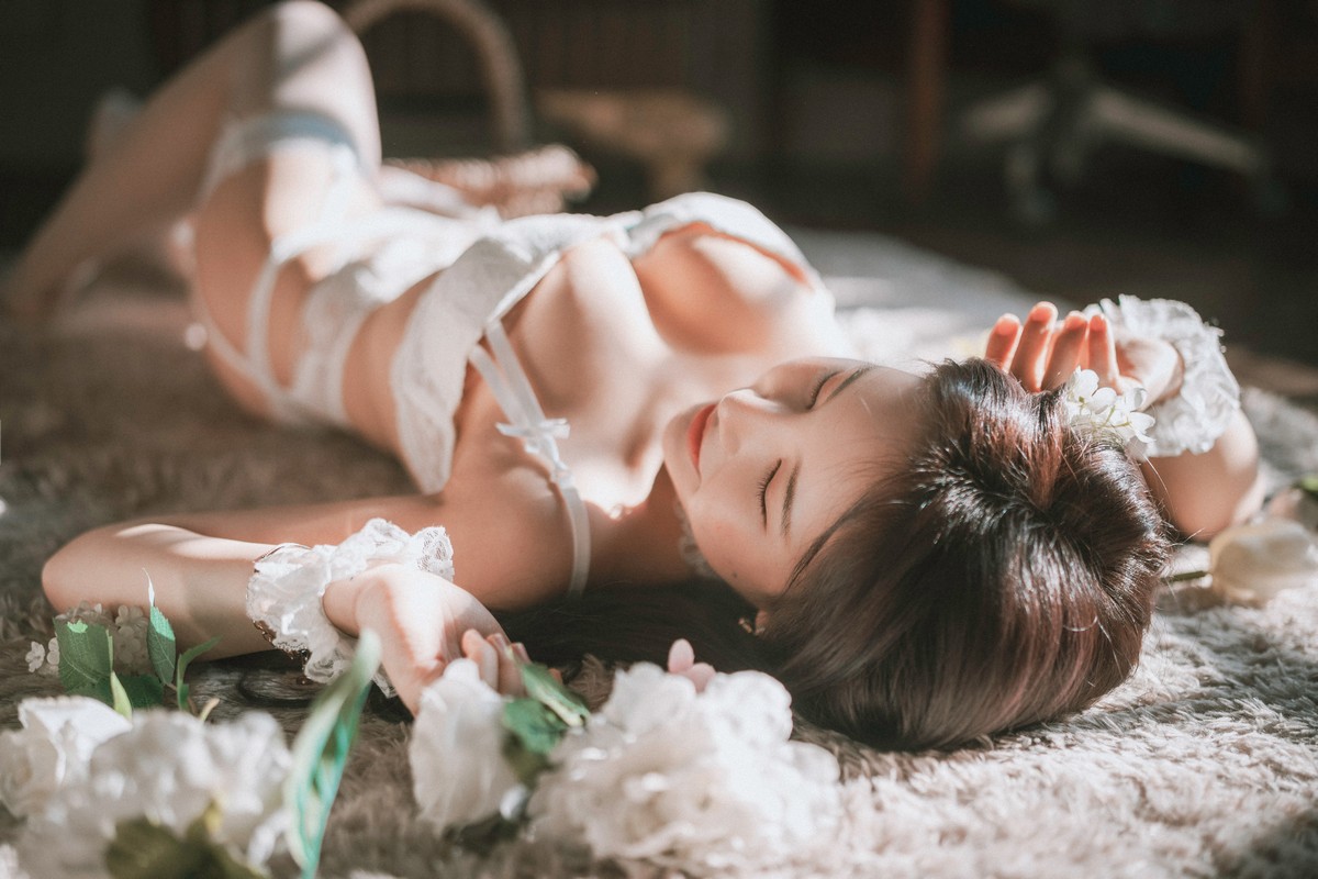 xgyw.top_[DJAWA]No.158_模特ZZYuri_Alluring White主题性感白色内衣配蕾丝吊袜诱惑写真44P