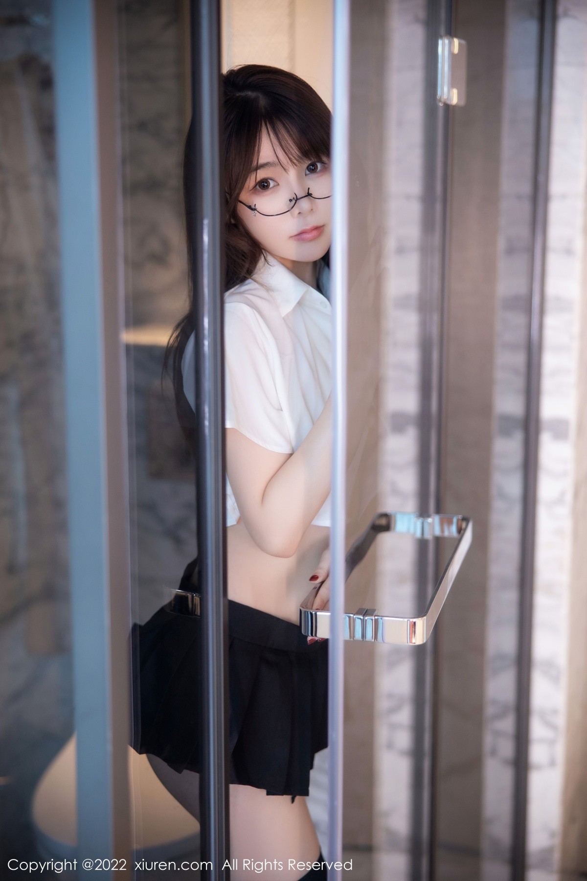 xgyw.top_XiuRen第5365期_模特婠婠么性感学妹制服白色短T配黑短裙秀曼妙身姿诱惑写真98P